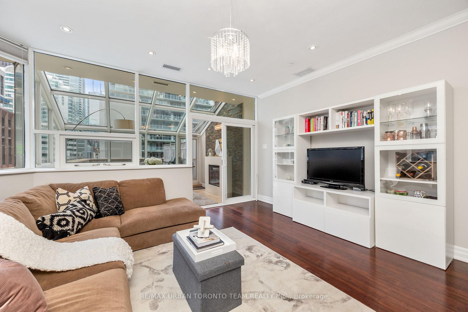 Photo 6 of Unit 401, 393 King Street W, Toronto, Waterfront Communities — HOMEH