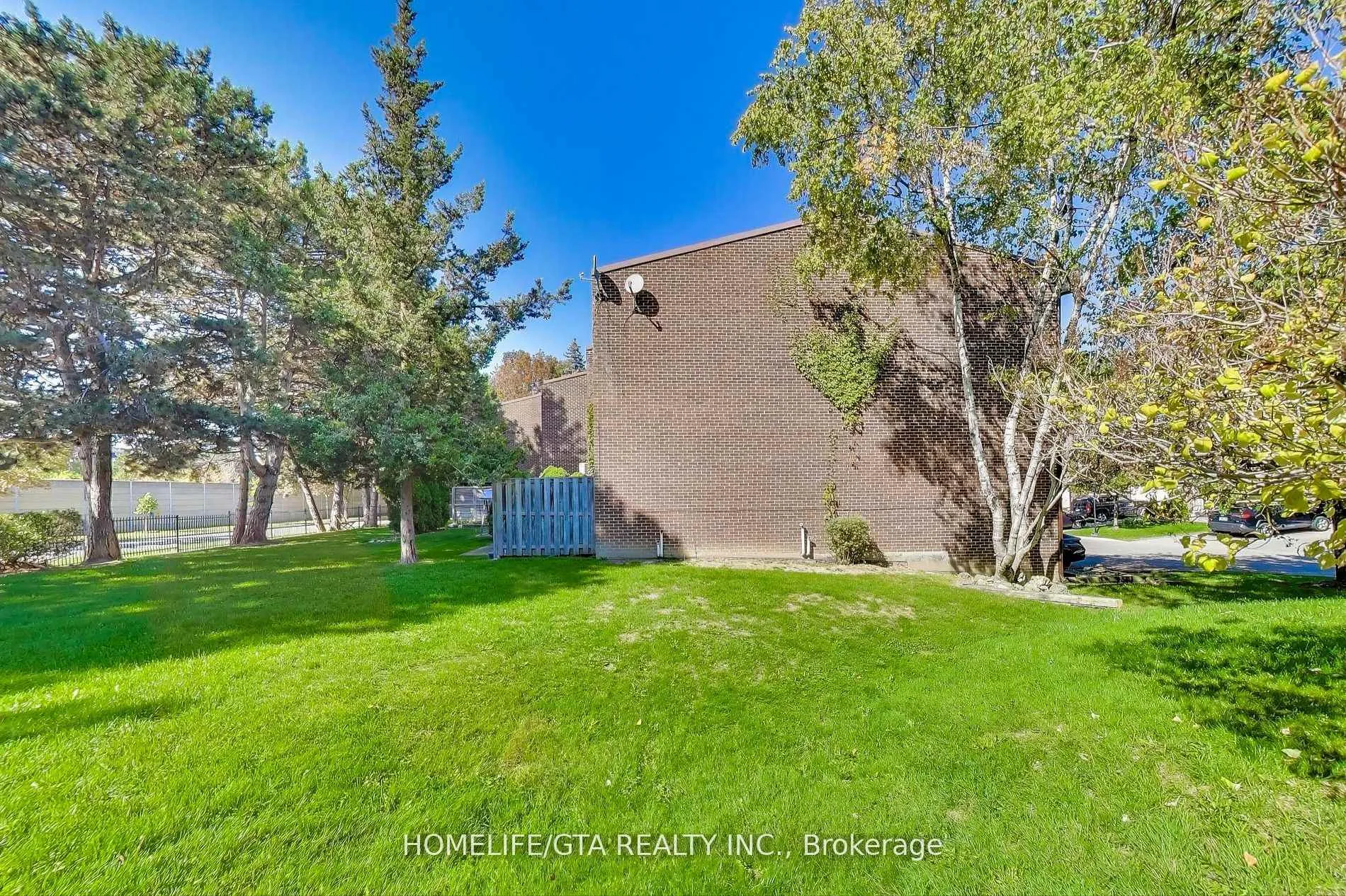Photo 29 of 6 Windy Golfway, Toronto, Flemingdon Park — HOMEH