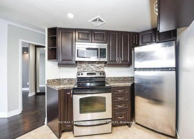 Photo 2 of Unit 1506, 250 Webb Drive, Mississauga, City Centre — HOMEH