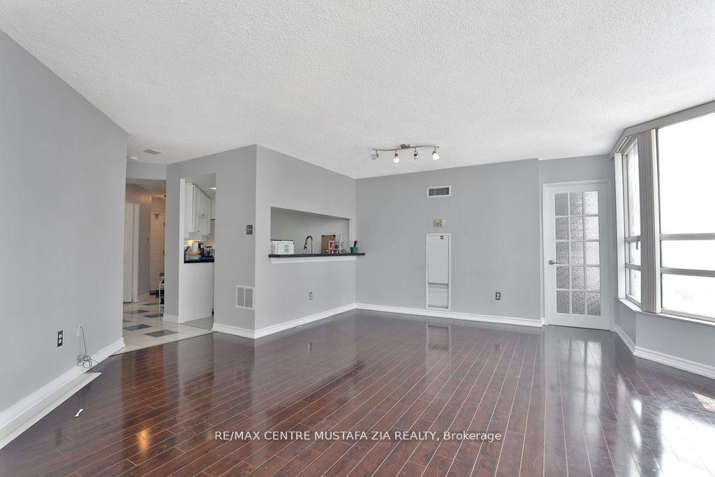 Photo 4 of Unit 1506, 250 Webb Drive, Mississauga, City Centre — HOMEH