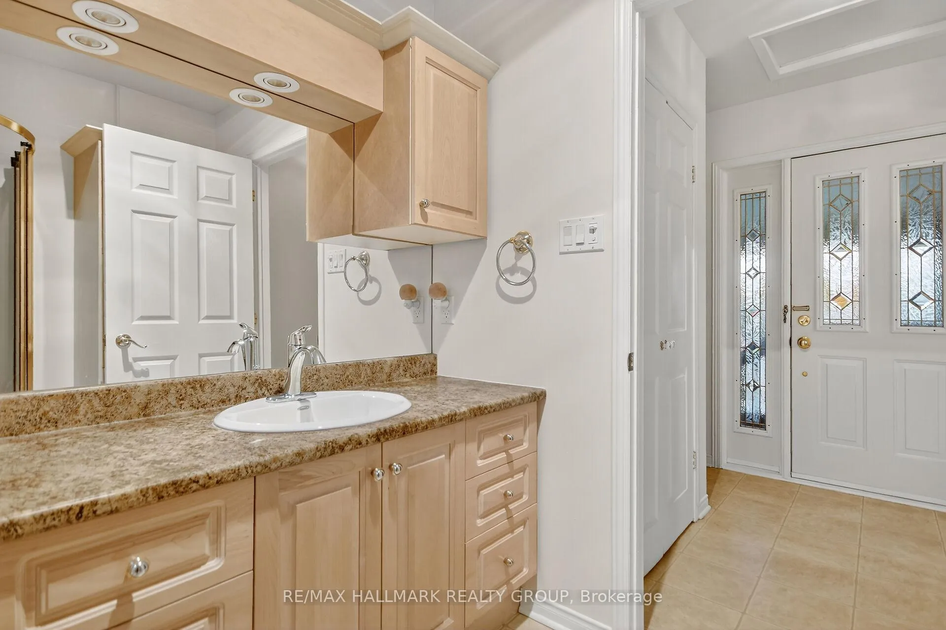 Photo 4 of 2042 Tilson Street, Ottawa, Elmvale Acres — HOMEH