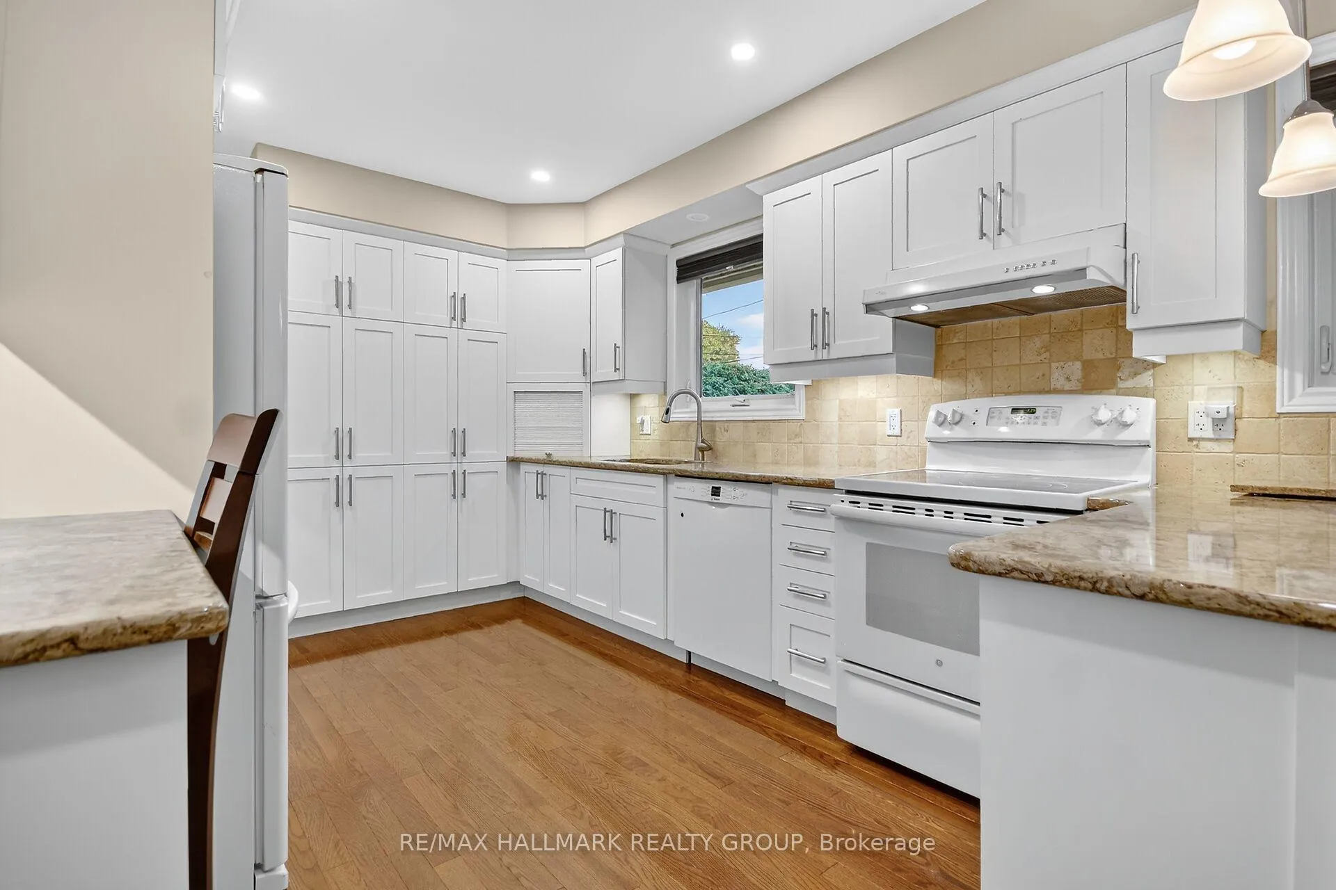 Photo 6 of 2042 Tilson Street, Ottawa, Elmvale Acres — HOMEH