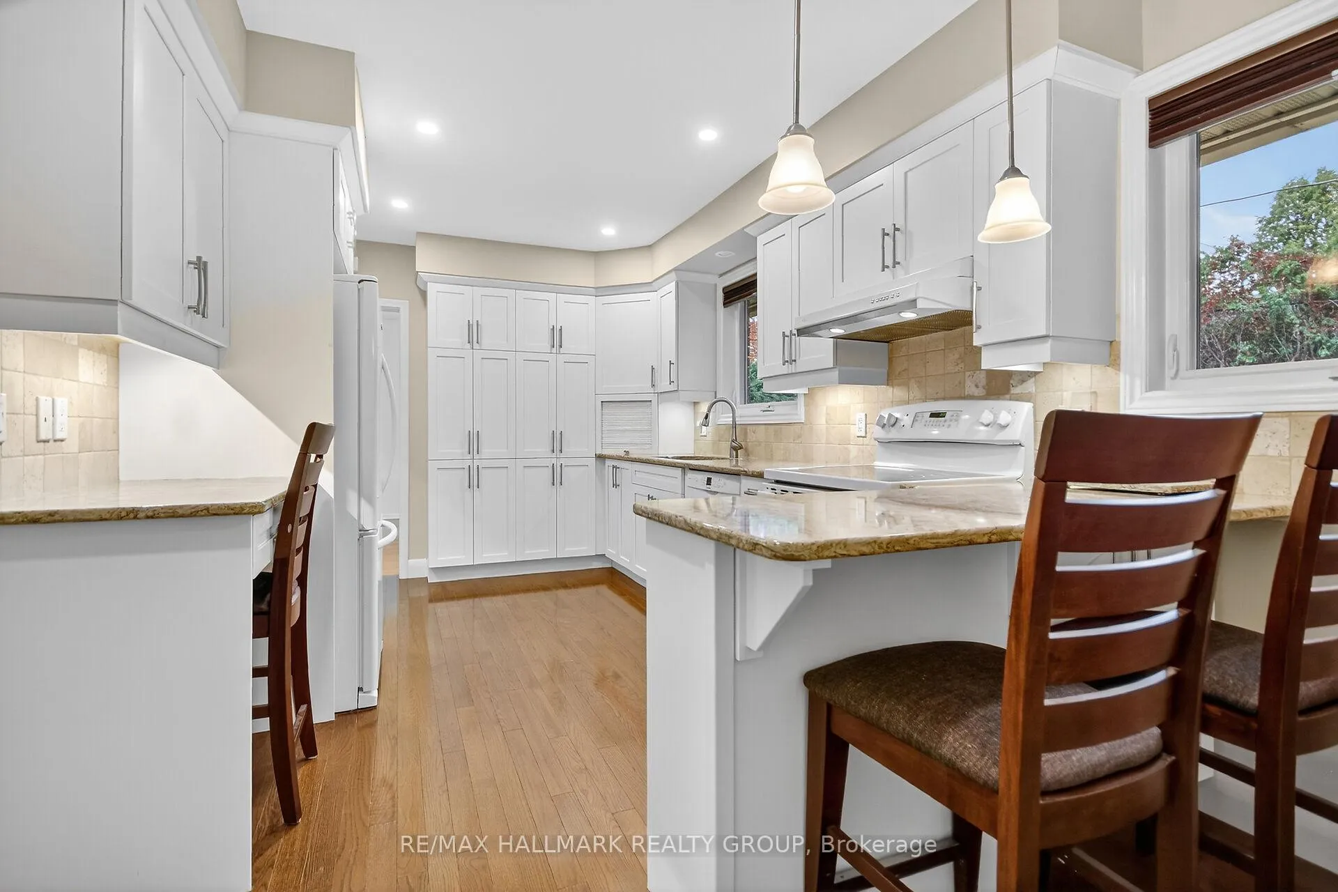 Photo 10 of 2042 Tilson Street, Ottawa, Elmvale Acres — HOMEH