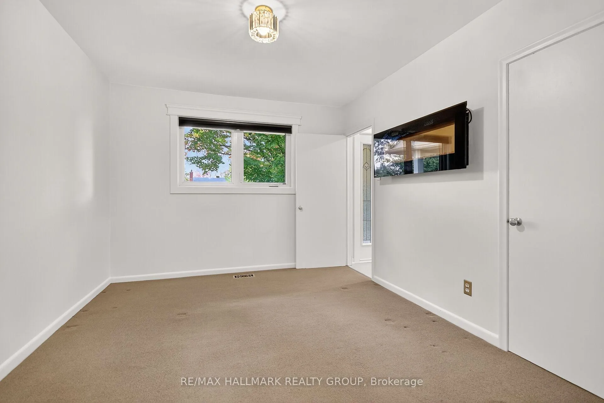 Photo 13 of 2042 Tilson Street, Ottawa, Elmvale Acres — HOMEH
