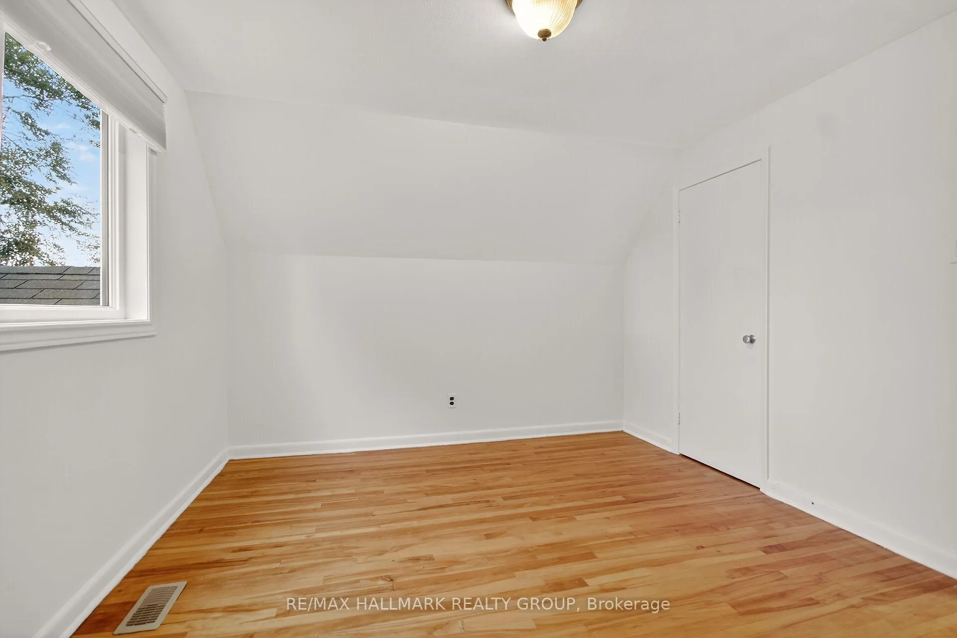 Photo 19 of 2042 Tilson Street, Ottawa, Elmvale Acres — HOMEH