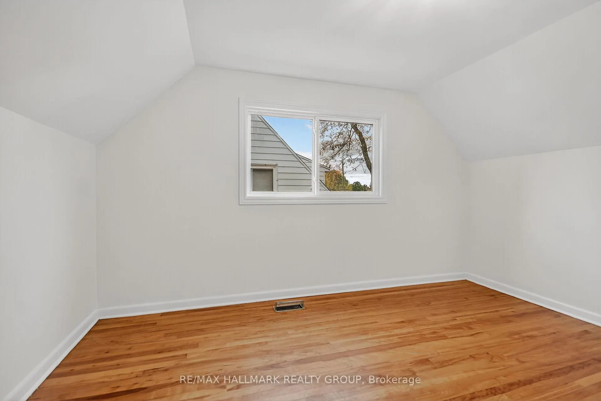 Photo 22 of 2042 Tilson Street, Ottawa, Elmvale Acres — HOMEH