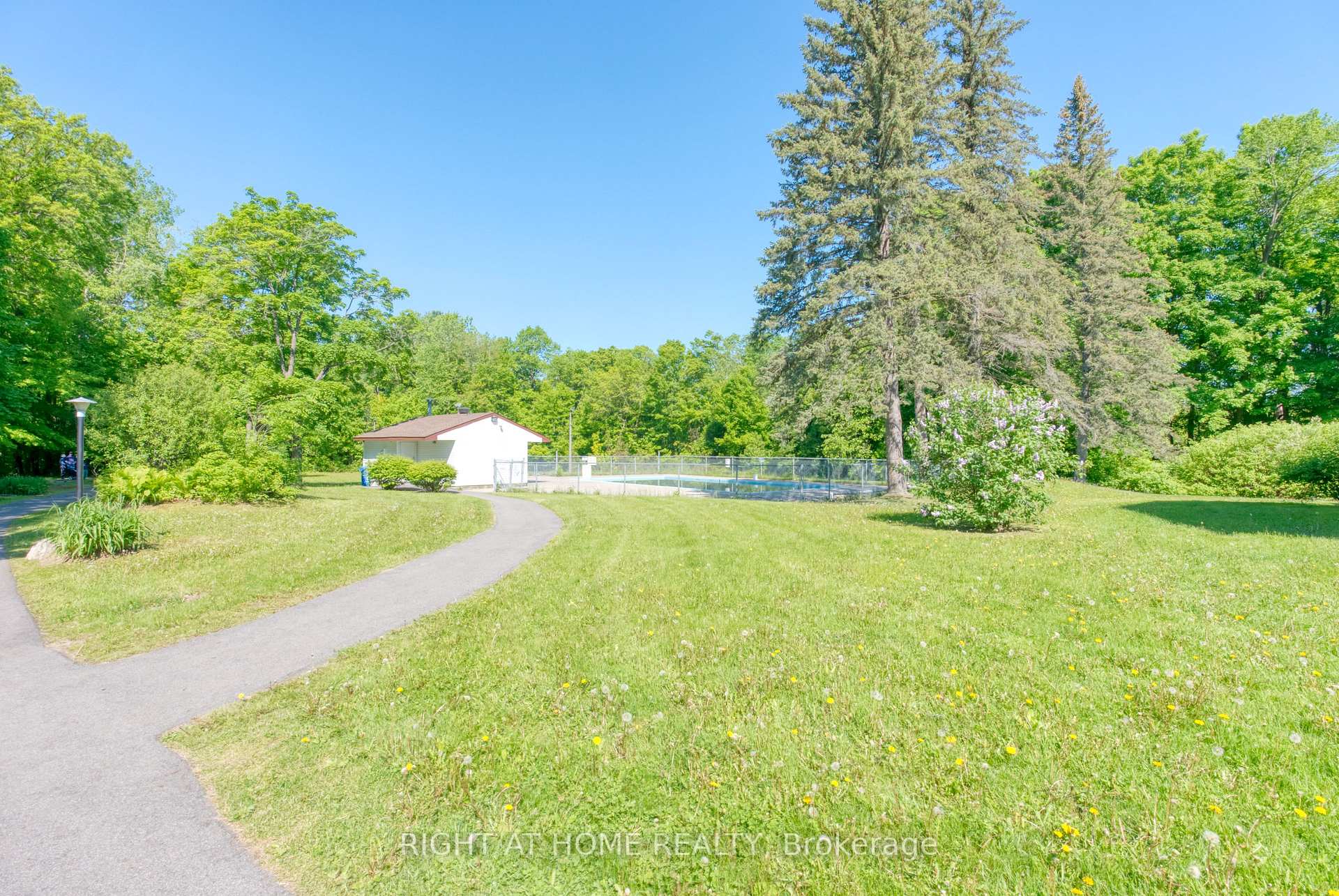 Photo 33 of 227 Teal Crescent, Ottawa, Chatelaine Village — HOMEH