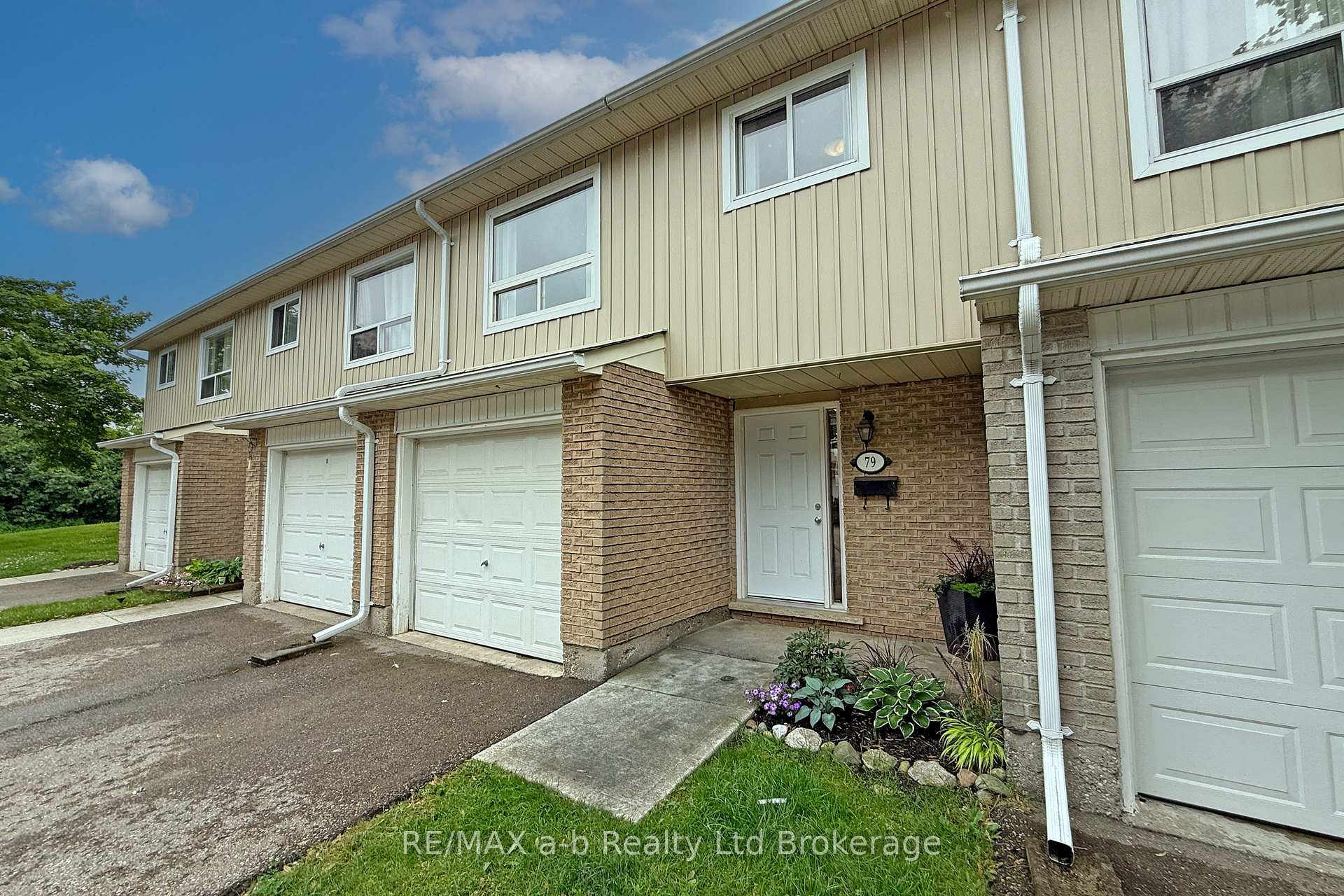 Photo 2 of Unit 79, 279 Bluevale Street N, Waterloo — HOMEH