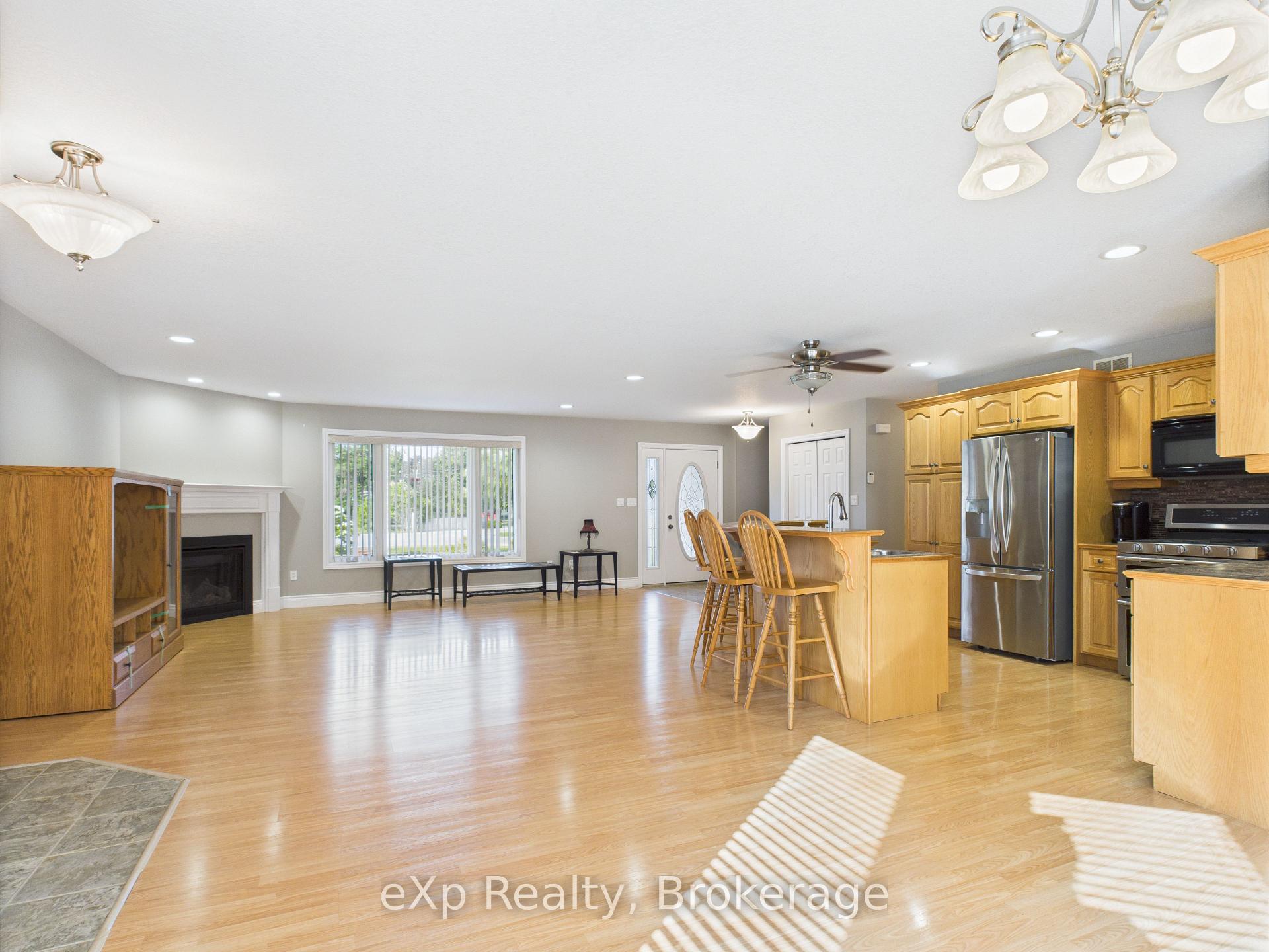 Photo 10 of 7 Bruce Rd 15, Brockton — HOMEH