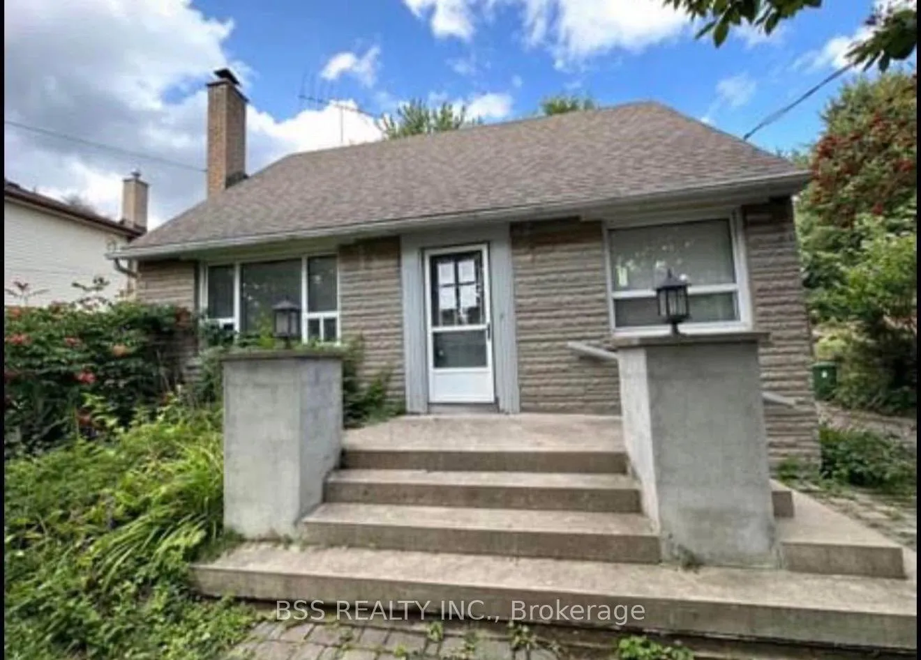 Front of 71 Scarborough Heights Boulevard