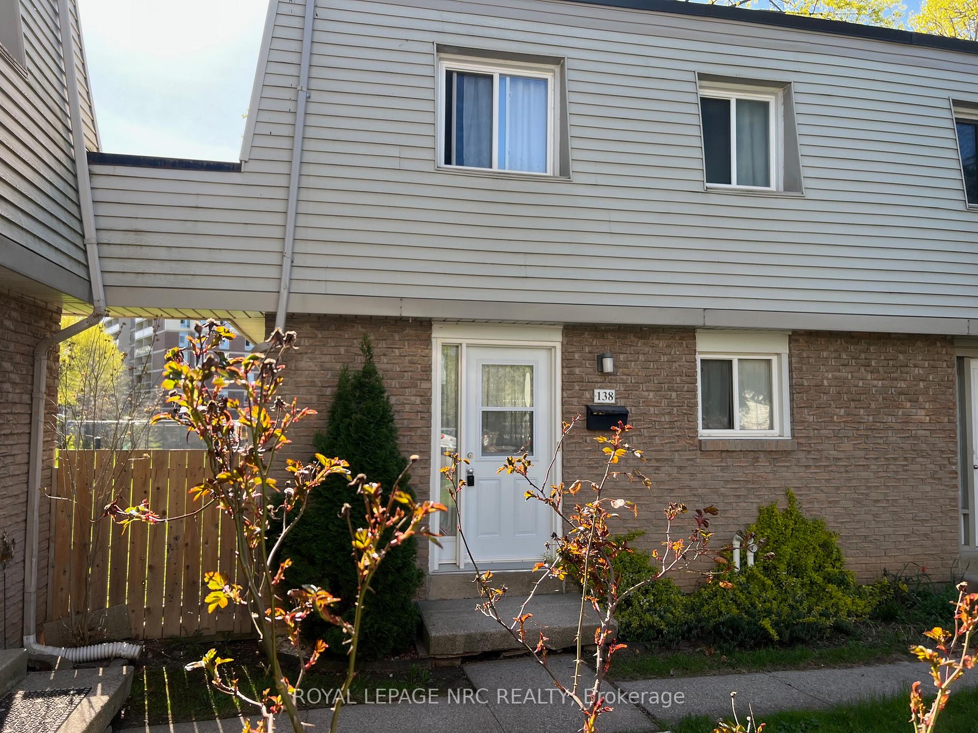 Photo 2 of Unit 138, 17 Old Pine Trail E, St. Catharines, Carlton/Bunting — HOMEH