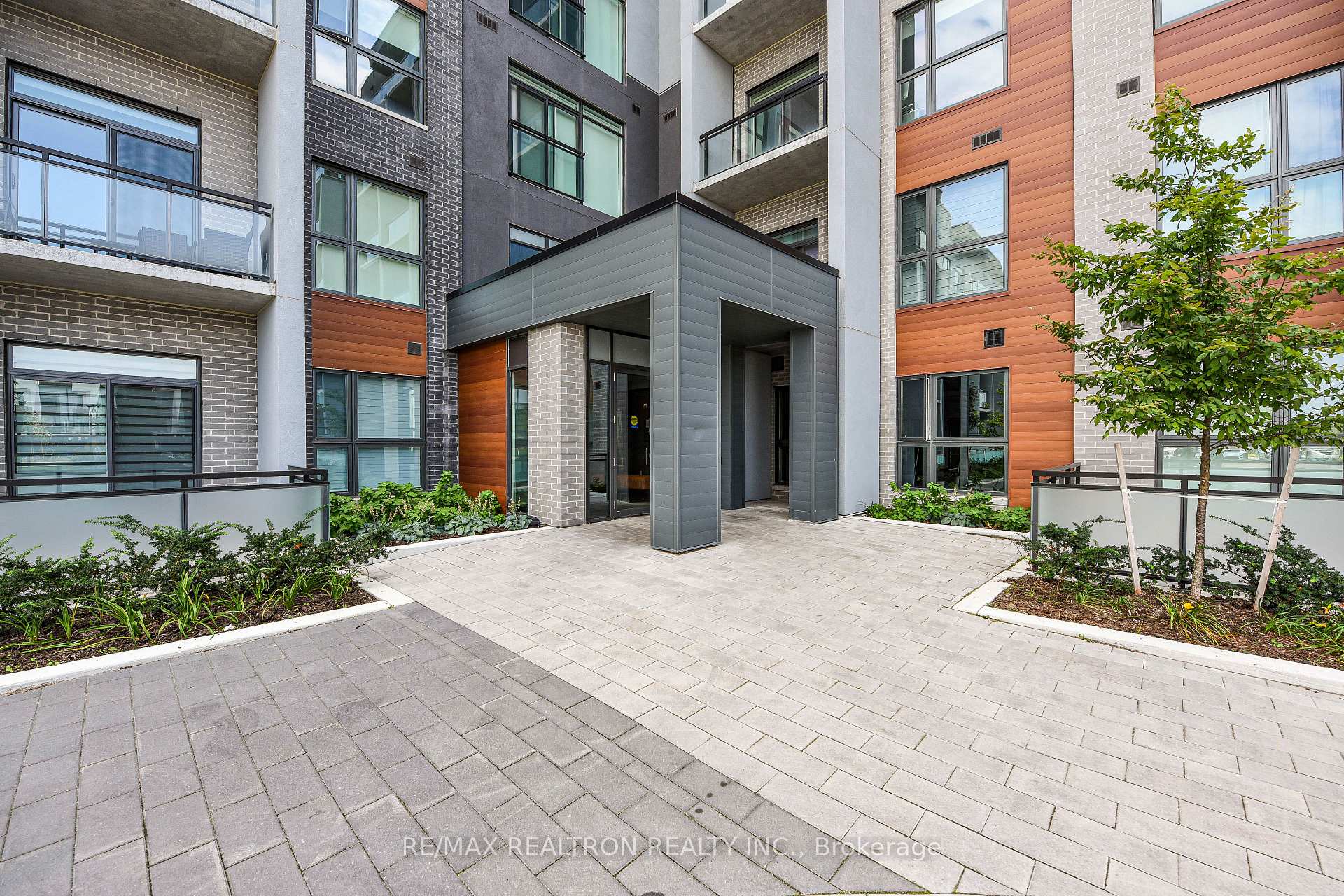 Photo 1 of Unit 111, 95 Dundas Street W, Oakville, Glenorchy — HOMEH