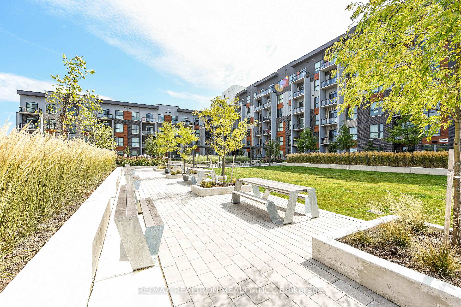 Photo 5 of Unit 111, 95 Dundas Street W, Oakville, Glenorchy — HOMEH