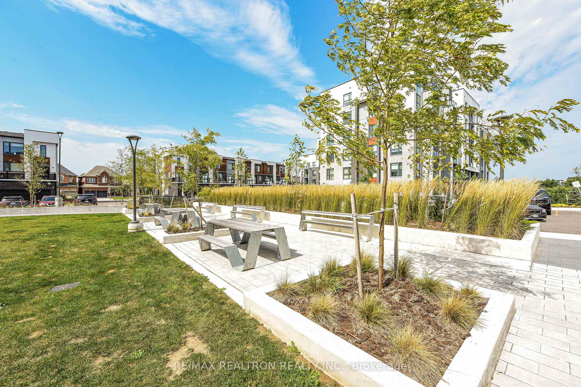 Photo 6 of Unit 111, 95 Dundas Street W, Oakville, Glenorchy — HOMEH