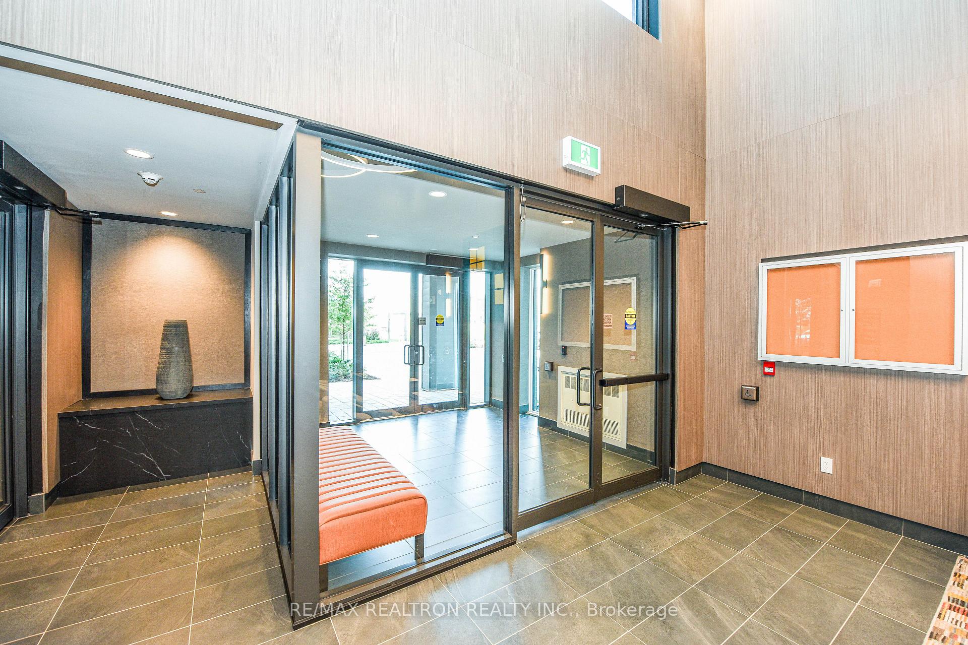 Photo 9 of Unit 111, 95 Dundas Street W, Oakville, Glenorchy — HOMEH