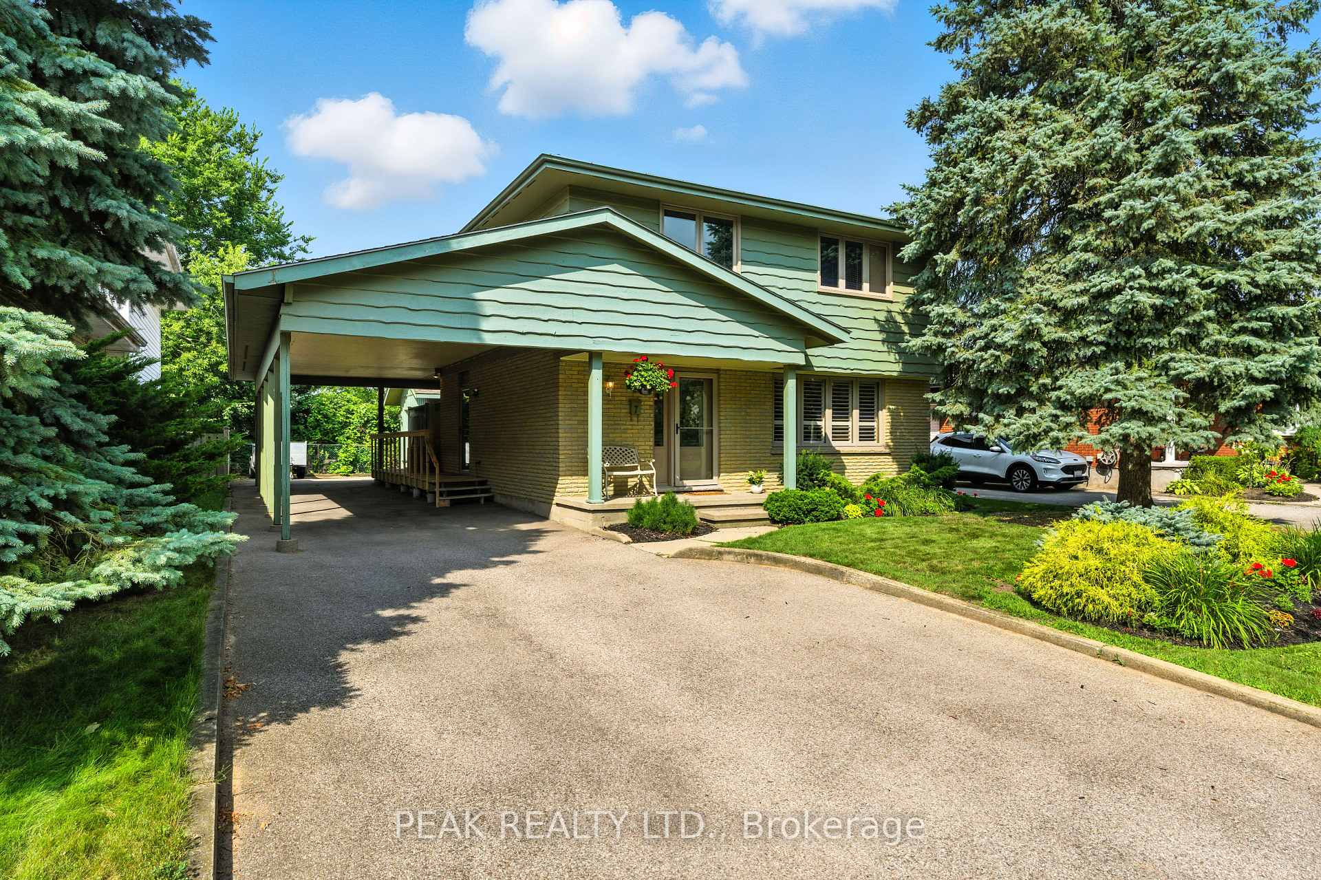 Photo 1 of 7 Palm Crescent, Brantford — HOMEH