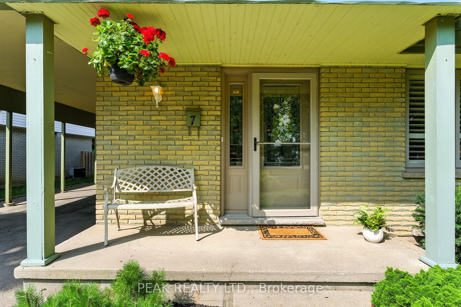 Photo 6 of 7 Palm Crescent, Brantford — HOMEH