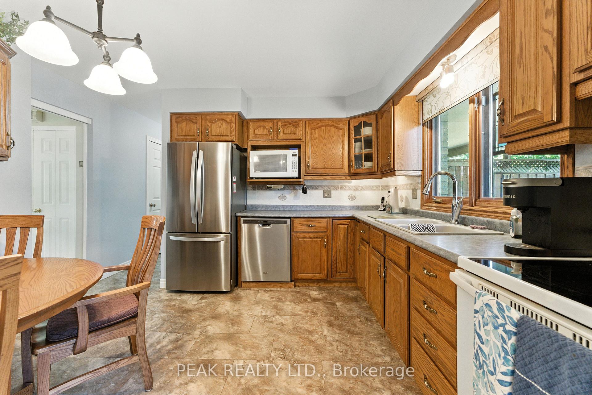 Photo 5 of 7 Palm Crescent, Brantford — HOMEH