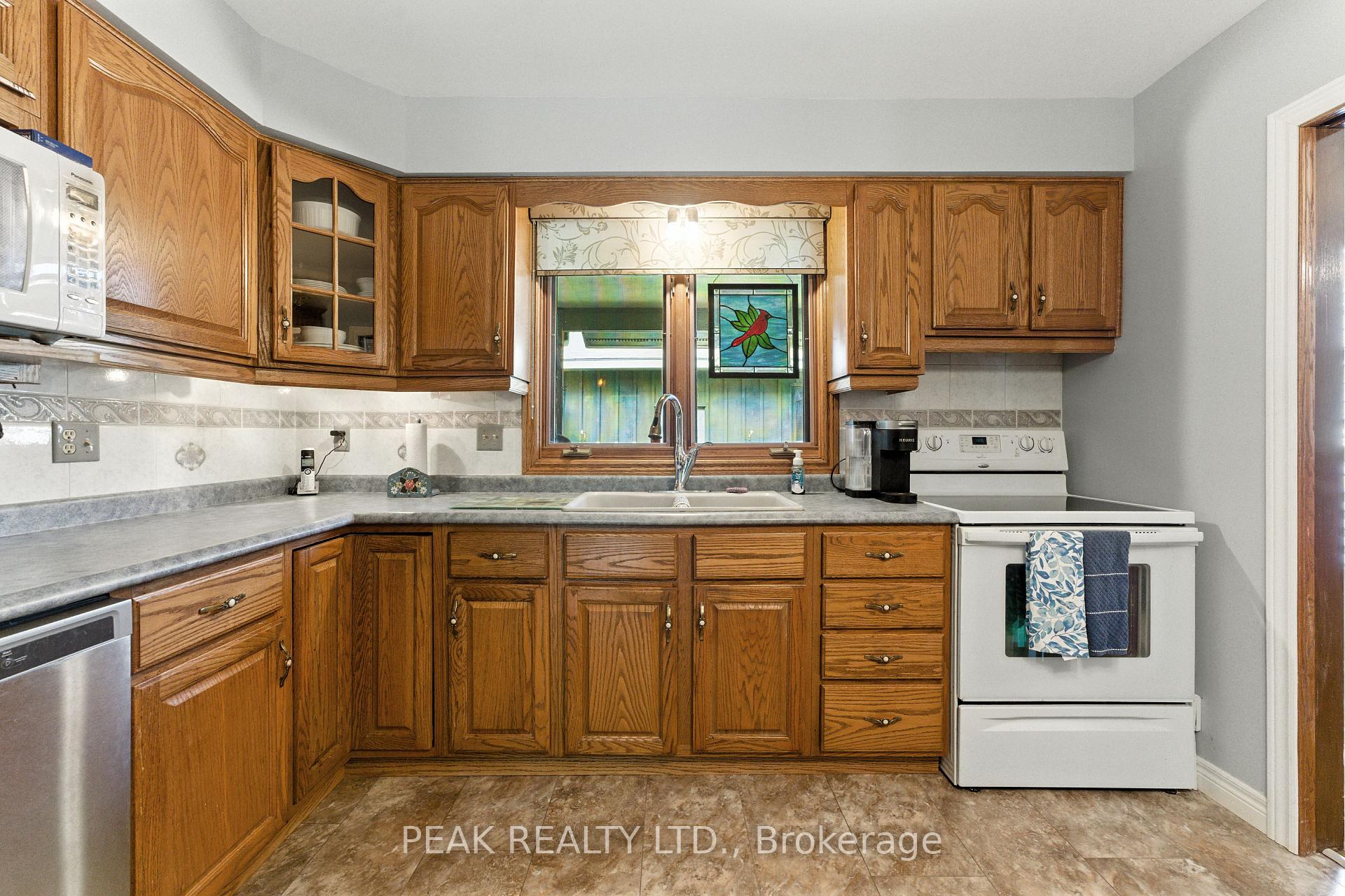 Photo 10 of 7 Palm Crescent, Brantford — HOMEH