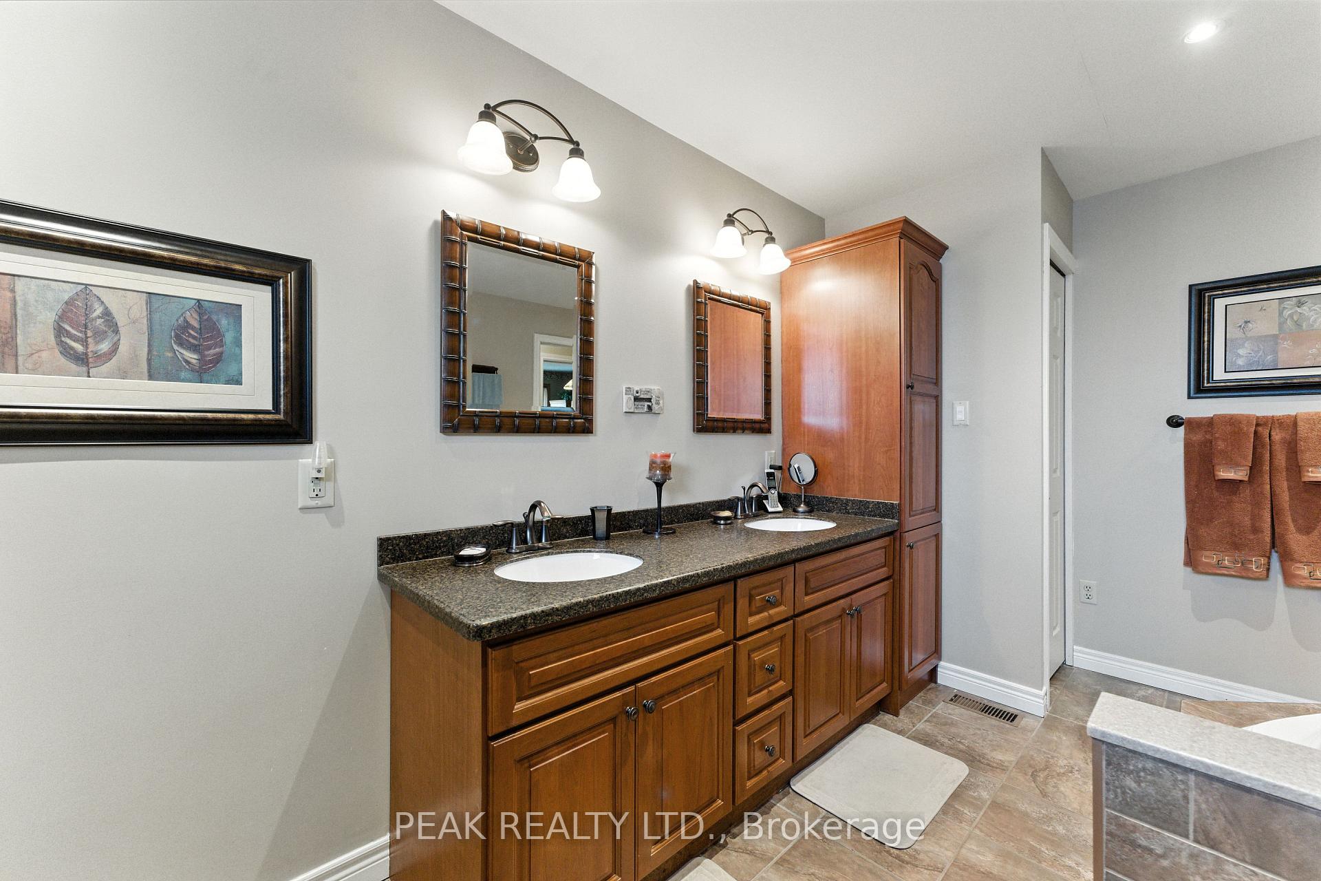 Photo 22 of 7 Palm Crescent, Brantford — HOMEH