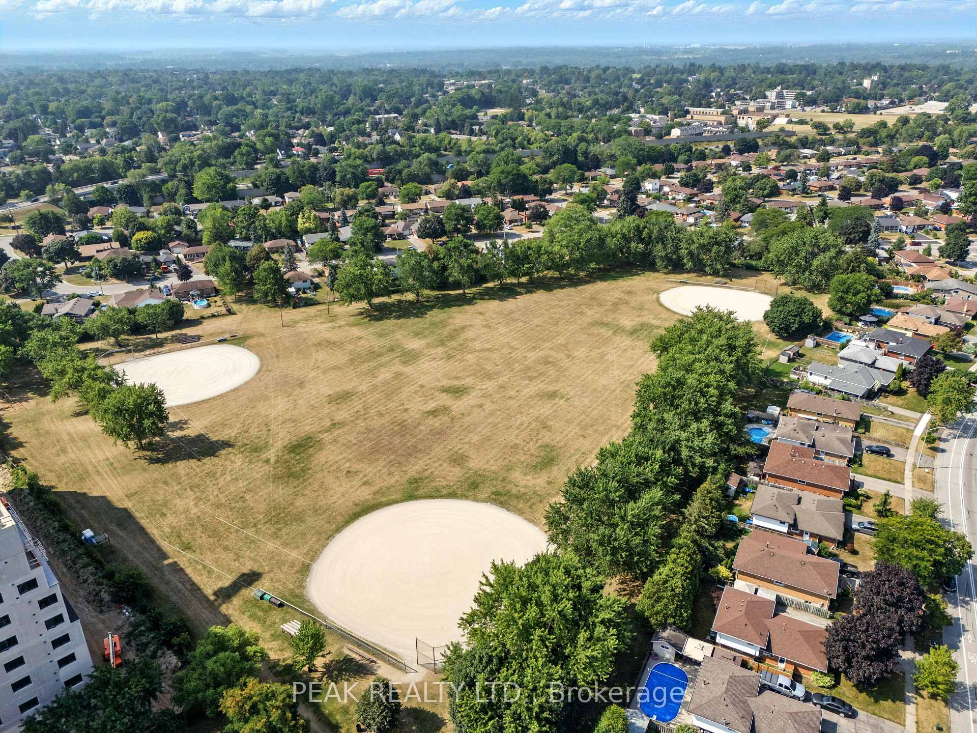 Photo 33 of 7 Palm Crescent, Brantford — HOMEH
