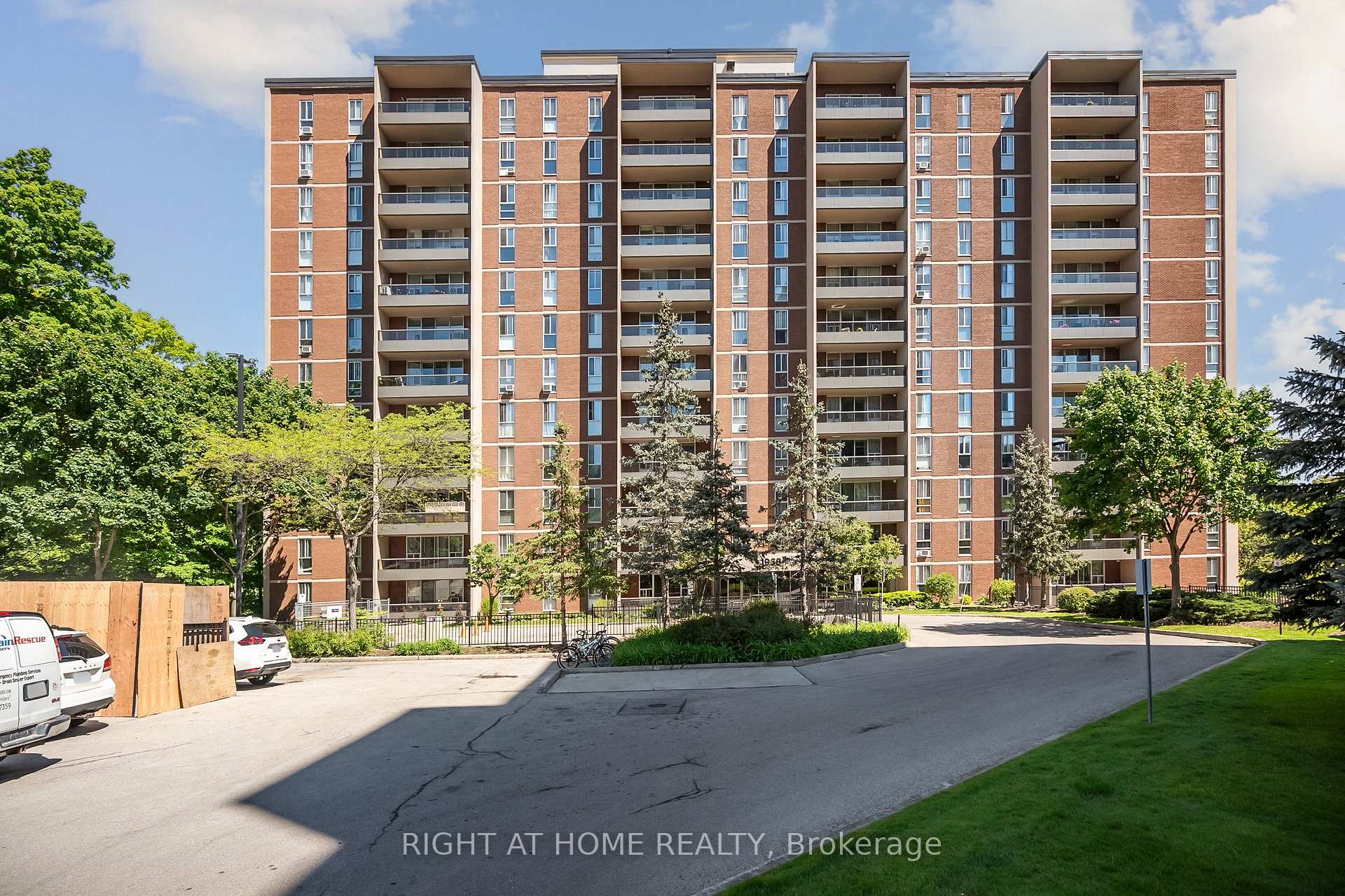 Photo 2 of Unit 1004, 1968 Main Street W, Hamilton, Ainslie Wood — HOMEH
