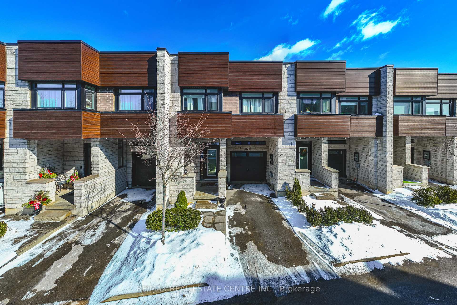 Photo 1 of Unit 26, 35 Midhurst Heights, Hamilton, Stoney Creek Mountain — HOMEH