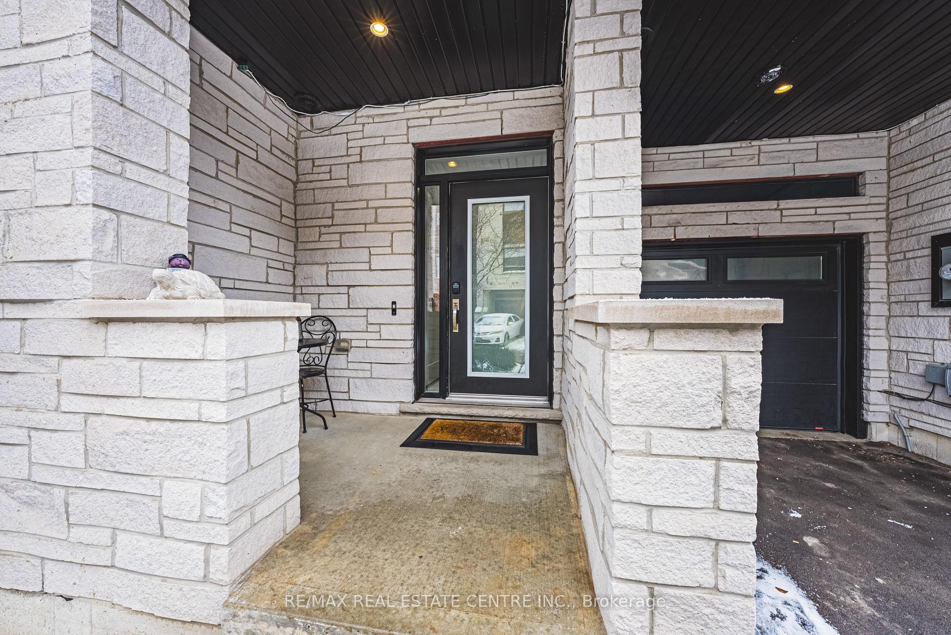 Photo 3 of Unit 26, 35 Midhurst Heights, Hamilton, Stoney Creek Mountain — HOMEH