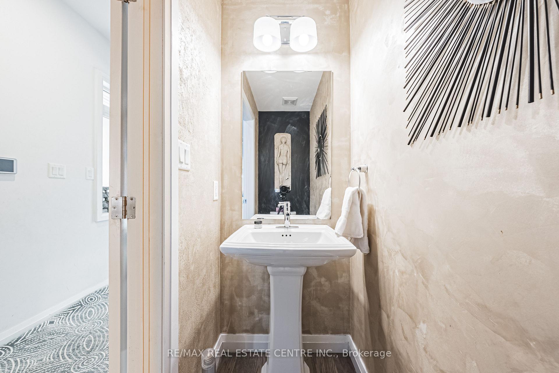 Photo 5 of Unit 26, 35 Midhurst Heights, Hamilton, Stoney Creek Mountain — HOMEH