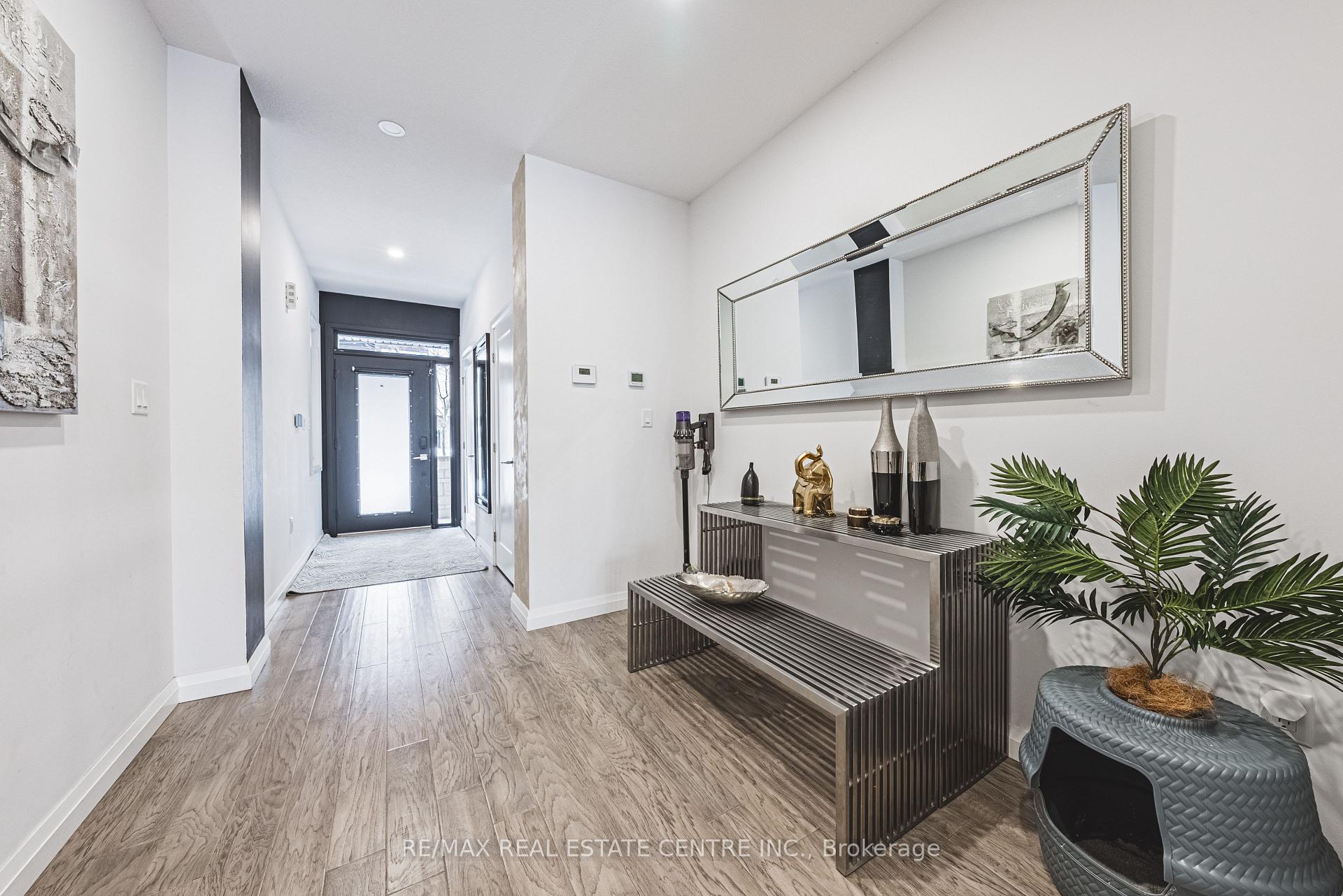 Photo 6 of Unit 26, 35 Midhurst Heights, Hamilton, Stoney Creek Mountain — HOMEH