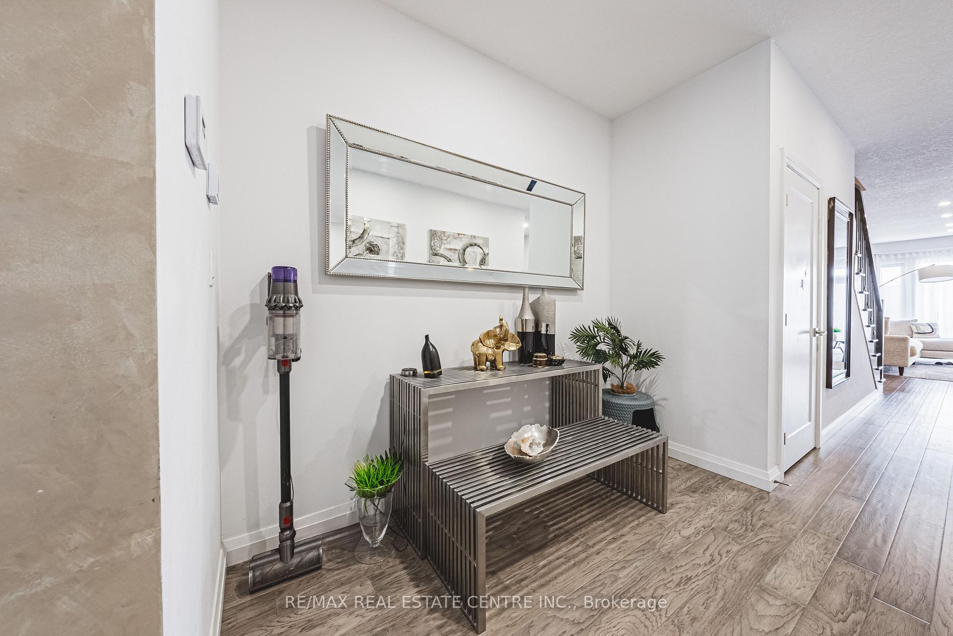 Photo 7 of Unit 26, 35 Midhurst Heights, Hamilton, Stoney Creek Mountain — HOMEH
