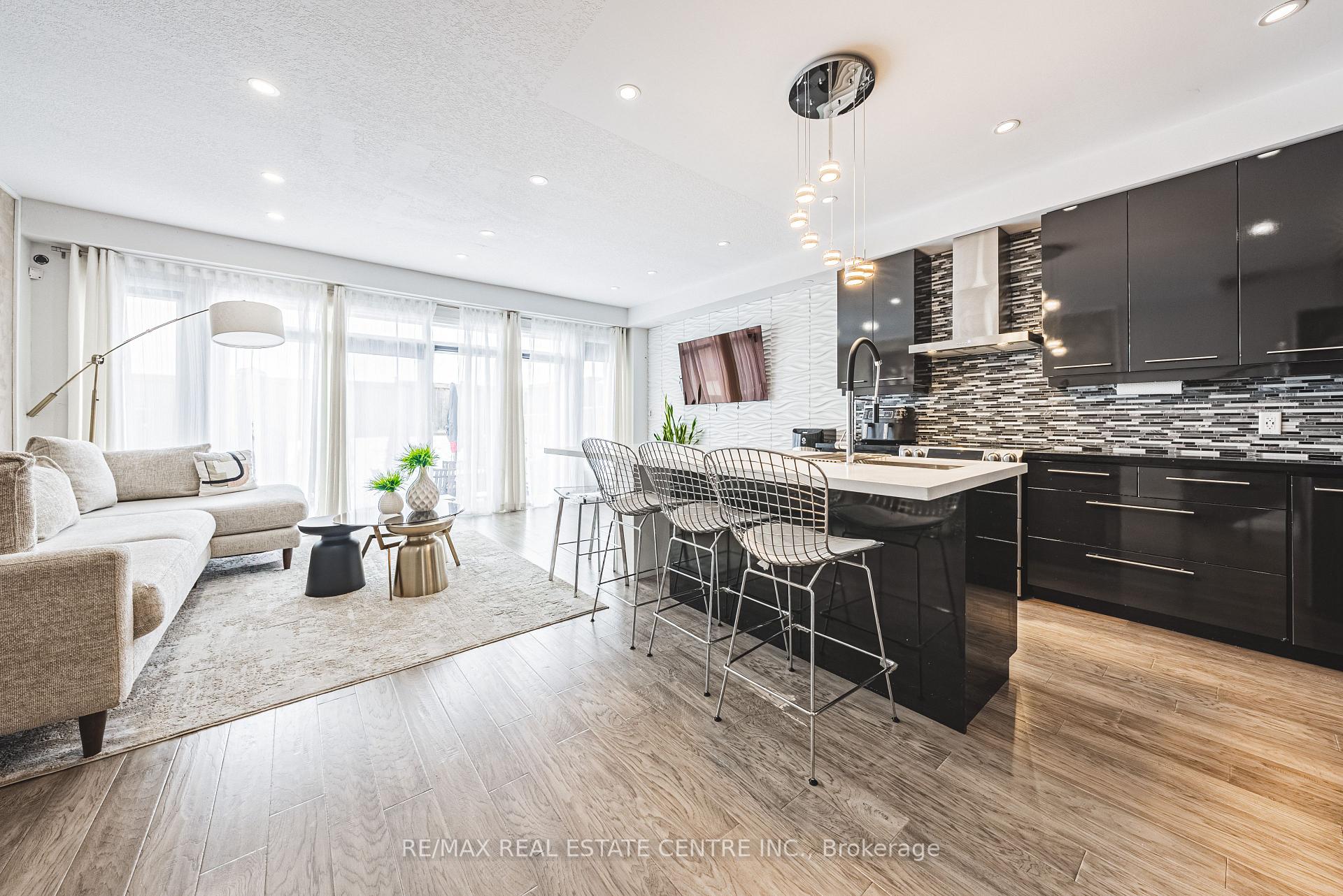 Photo 8 of Unit 26, 35 Midhurst Heights, Hamilton, Stoney Creek Mountain — HOMEH