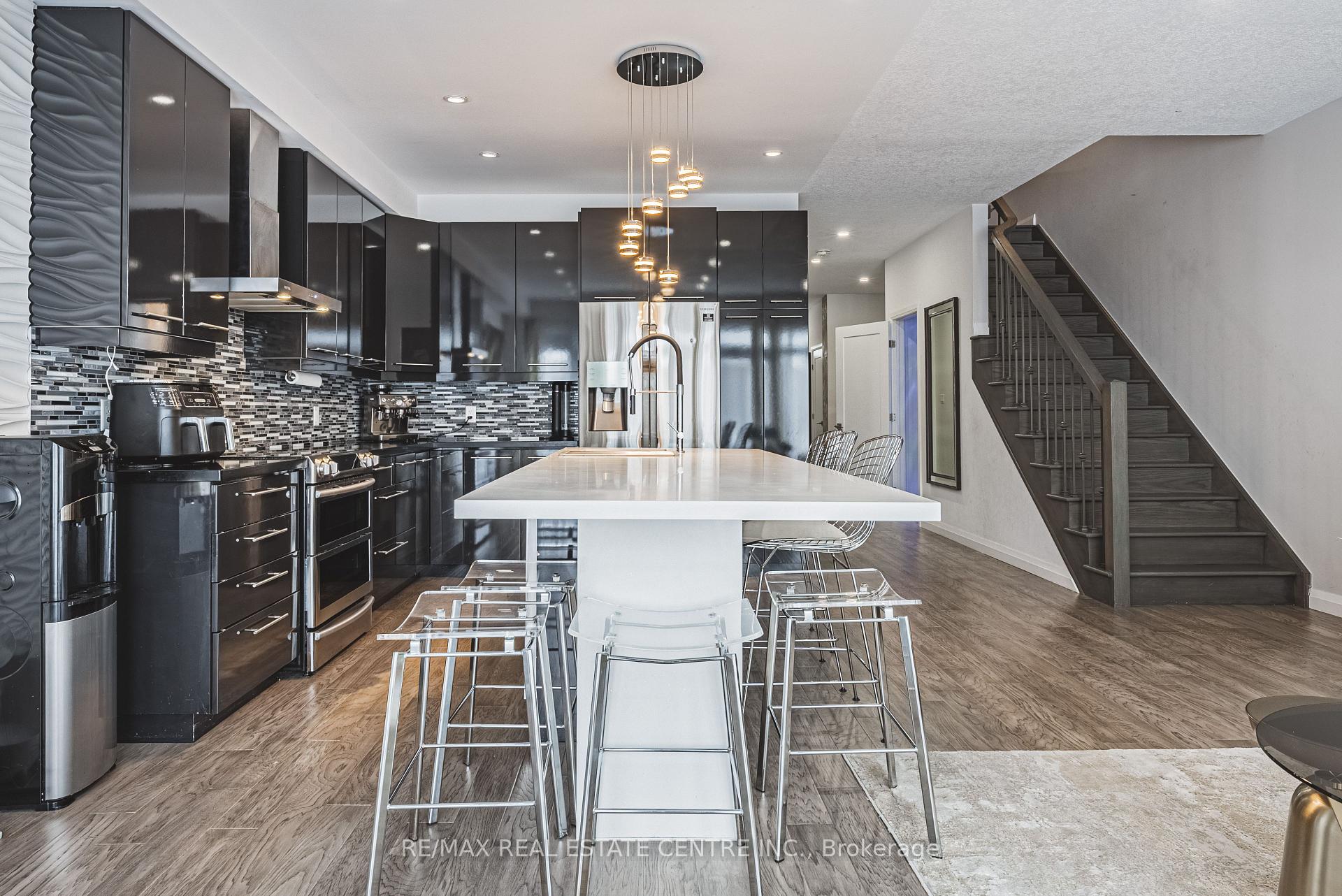 Photo 10 of Unit 26, 35 Midhurst Heights, Hamilton, Stoney Creek Mountain — HOMEH