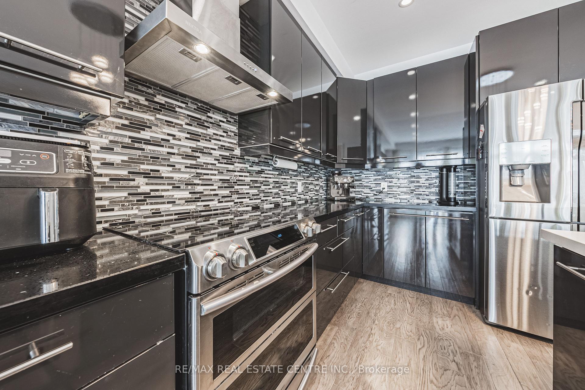 Photo 11 of Unit 26, 35 Midhurst Heights, Hamilton, Stoney Creek Mountain — HOMEH