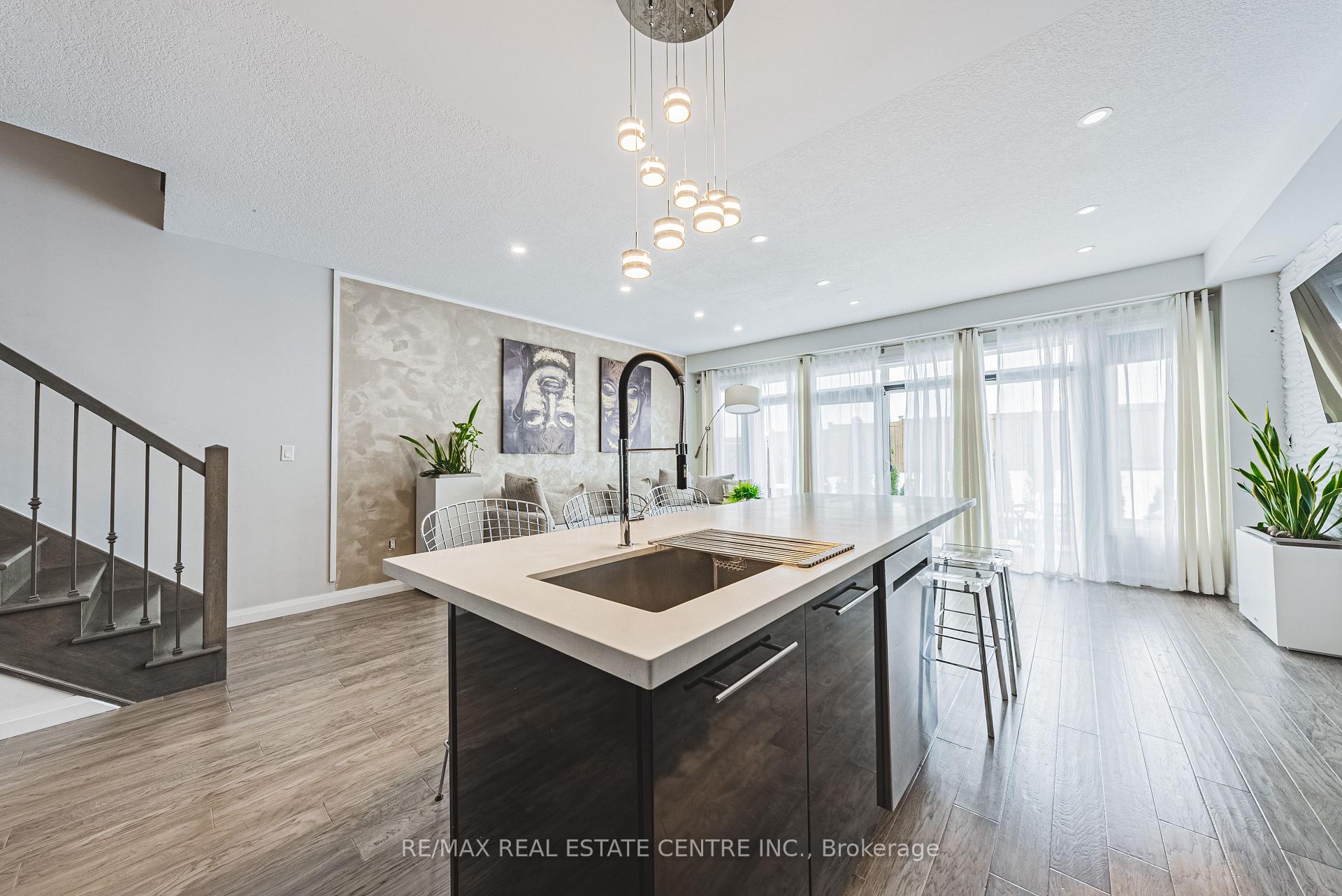 Photo 12 of Unit 26, 35 Midhurst Heights, Hamilton, Stoney Creek Mountain — HOMEH