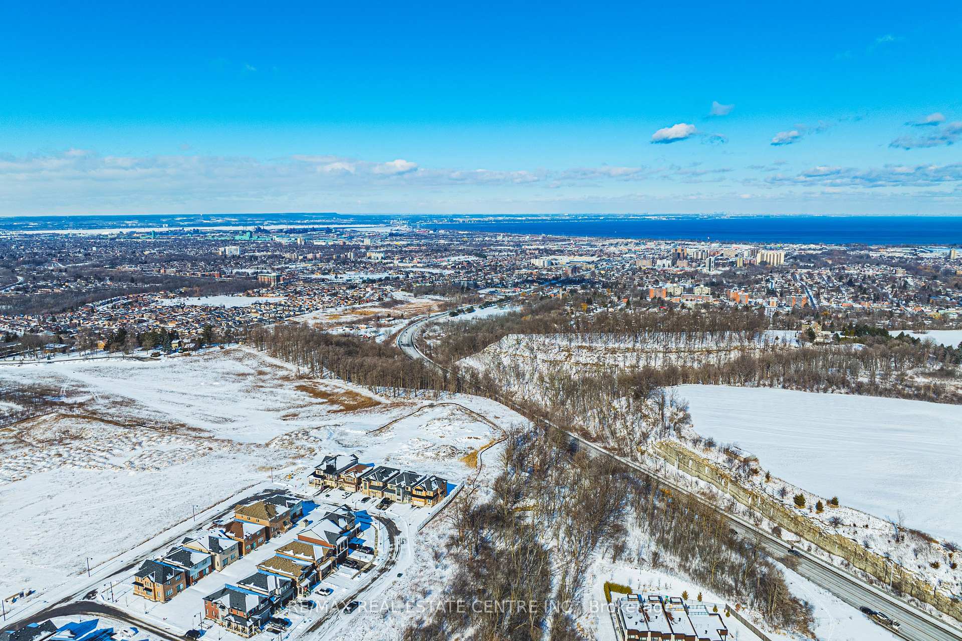 Photo 37 of Unit 26, 35 Midhurst Heights, Hamilton, Stoney Creek Mountain — HOMEH