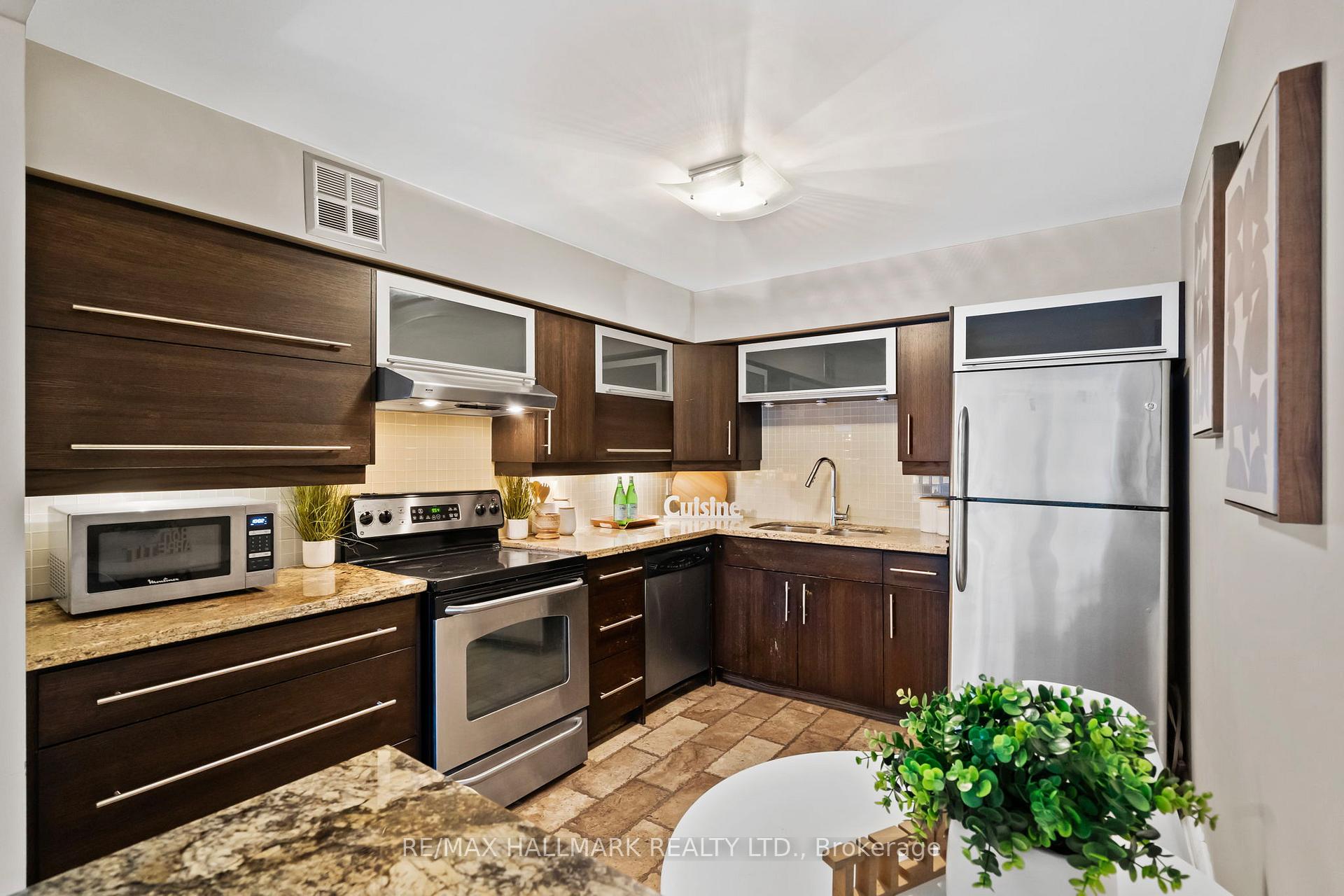 Photo 15 of Unit TH 15, 260 Heath Street, Toronto, Forest Hill South — HOMEH