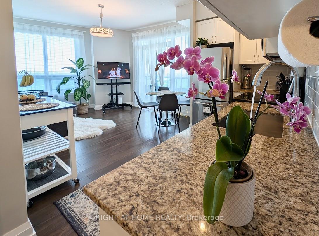 Photo 9 of Unit 608, 7171 Yonge Street, Markham, Thornhill — HOMEH