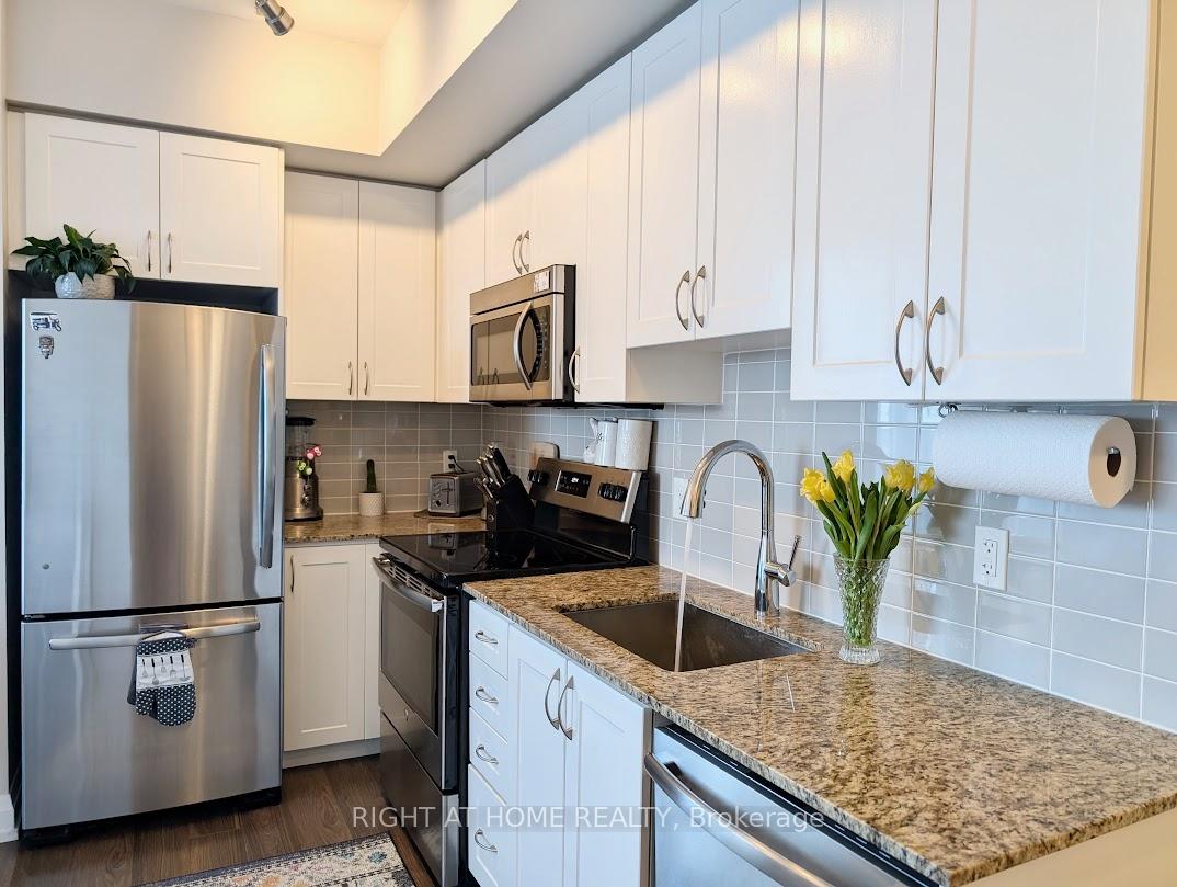 Photo 10 of Unit 608, 7171 Yonge Street, Markham, Thornhill — HOMEH