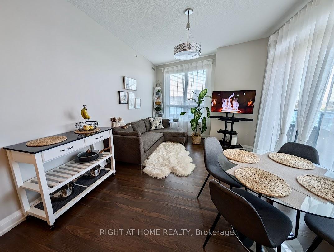 Photo 13 of Unit 608, 7171 Yonge Street, Markham, Thornhill — HOMEH