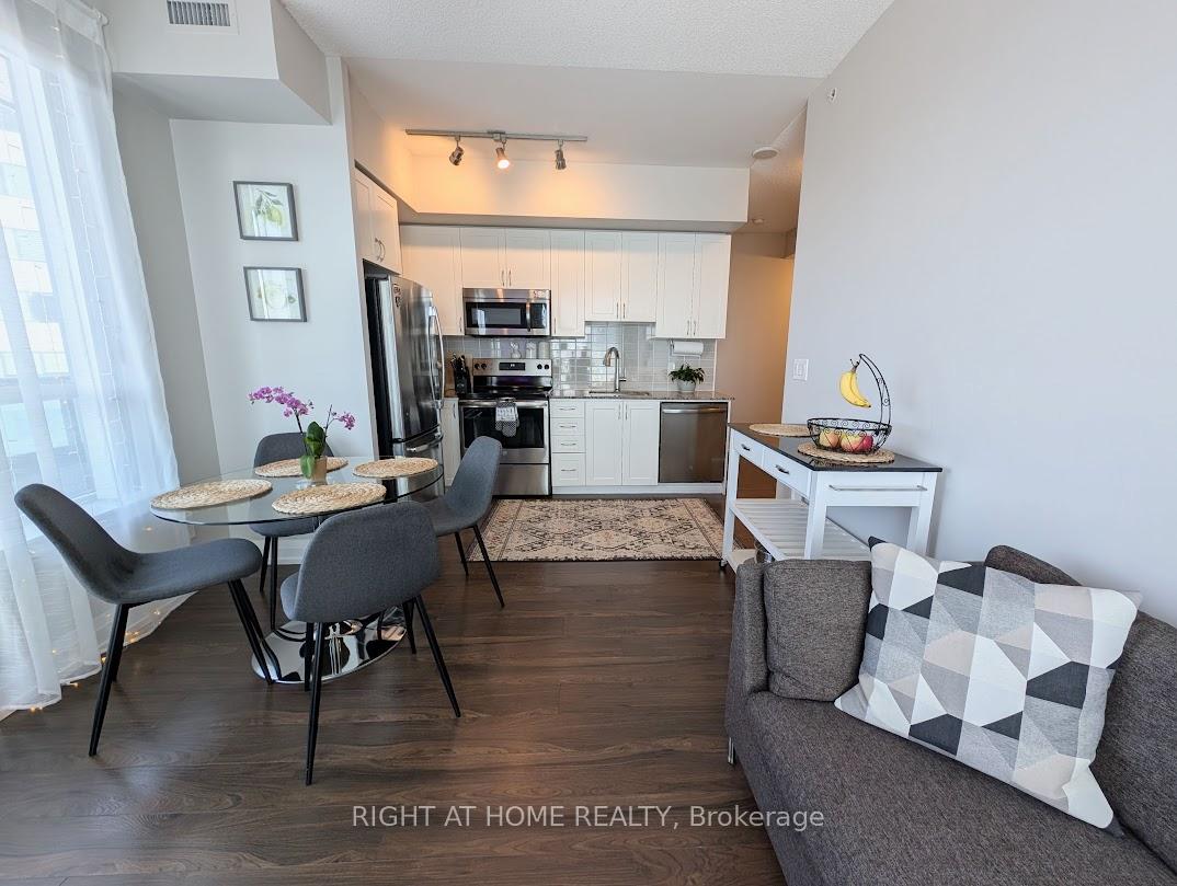 Photo 15 of Unit 608, 7171 Yonge Street, Markham, Thornhill — HOMEH