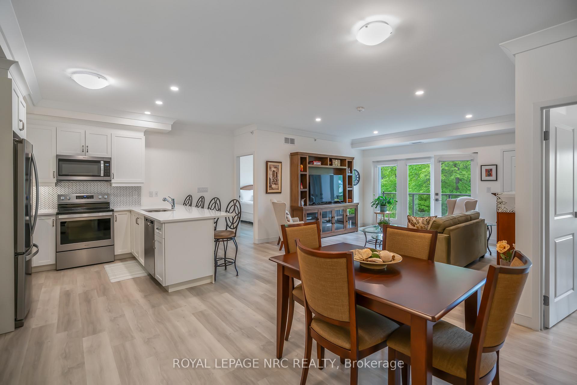 Photo 10 of Unit 401, 105 Vansickle Road, St. Catharines, Rykert/Vansickle — HOMEH