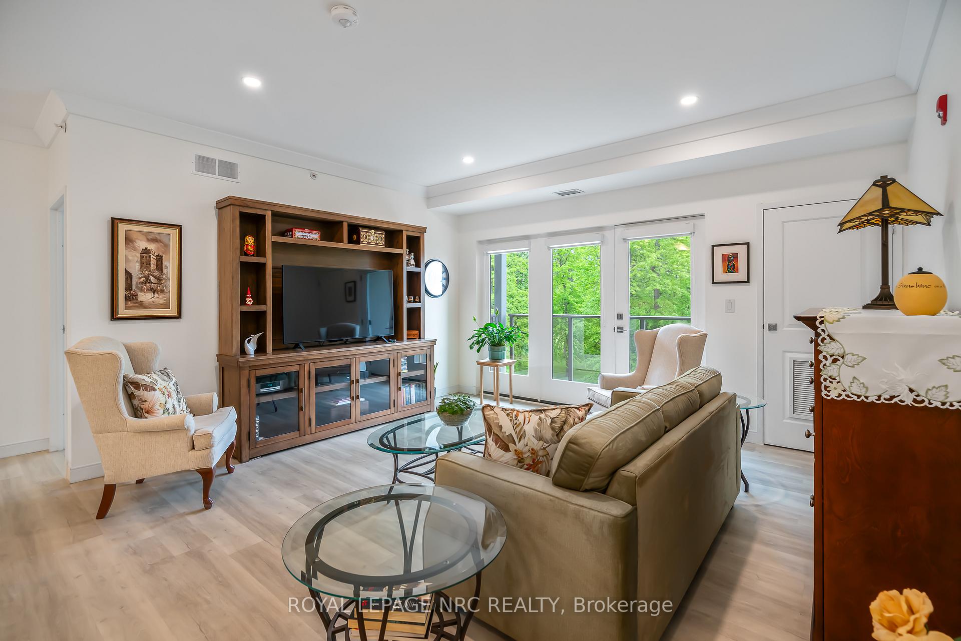 Photo 11 of Unit 401, 105 Vansickle Road, St. Catharines, Rykert/Vansickle — HOMEH