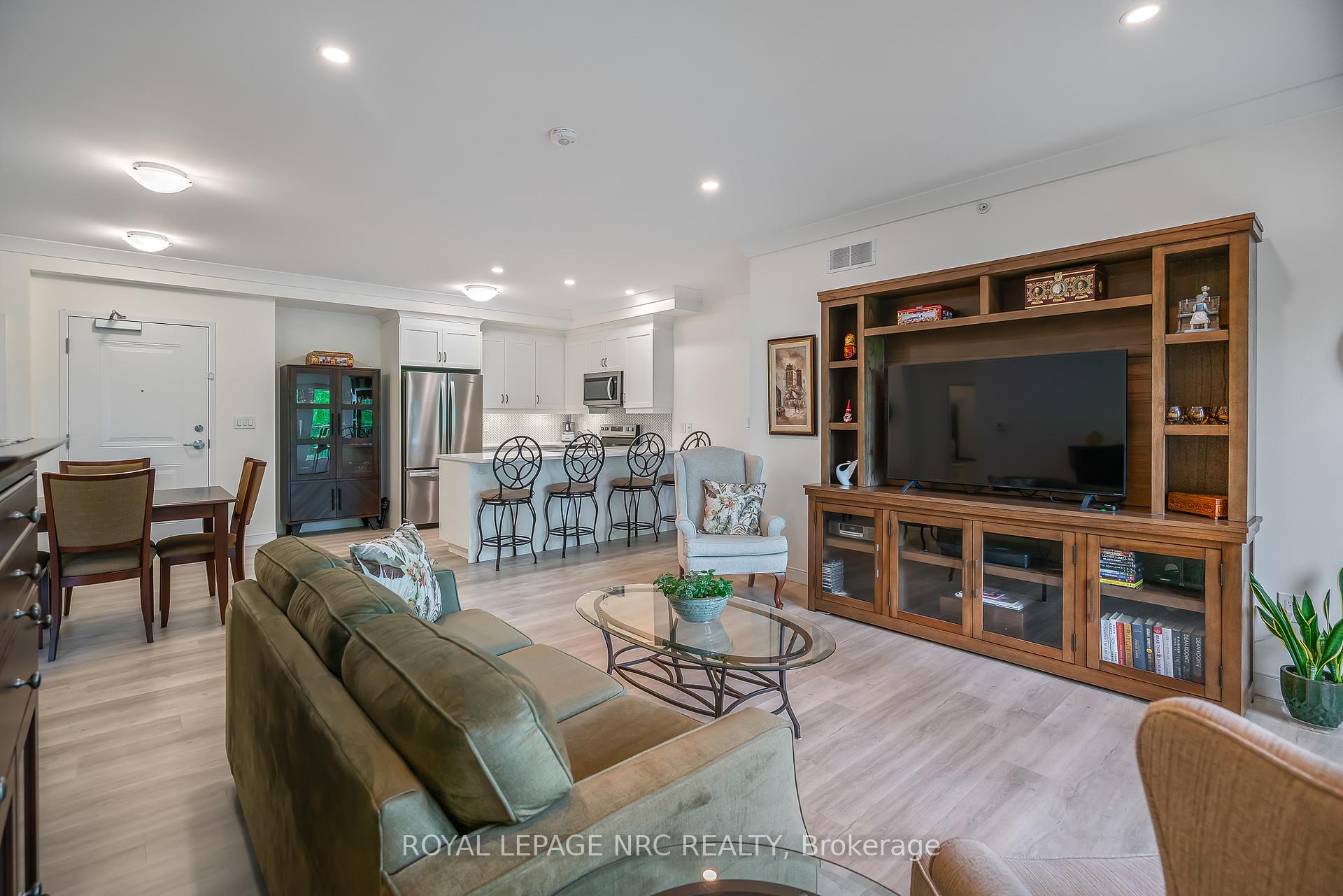 Photo 12 of Unit 401, 105 Vansickle Road, St. Catharines, Rykert/Vansickle — HOMEH
