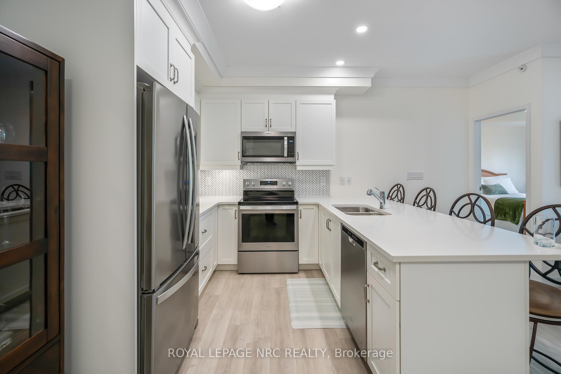 Photo 14 of Unit 401, 105 Vansickle Road, St. Catharines, Rykert/Vansickle — HOMEH