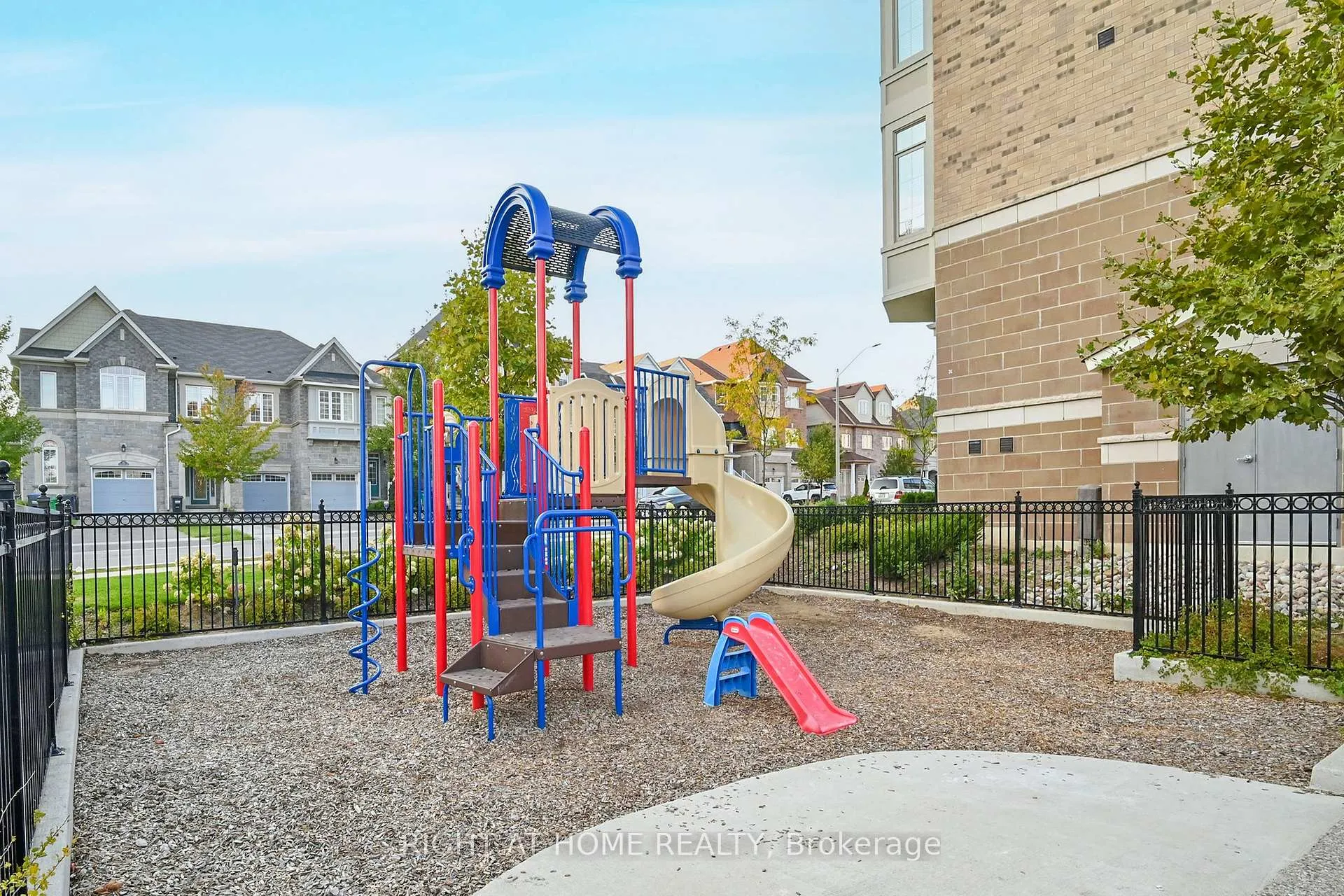 Photo 47 of Unit 32, 81 Armdale Road, Mississauga, Hurontario — HOMEH