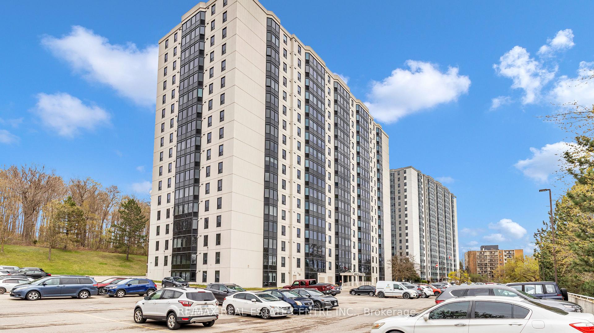 Photo 2 of Unit 1610, 35 Green Valley Drive, Kitchener, Pioneer Park — HOMEH