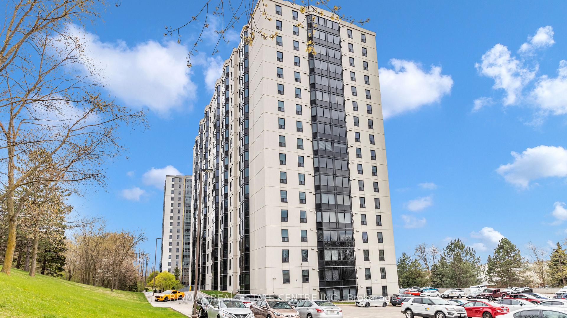 Photo 3 of Unit 1610, 35 Green Valley Drive, Kitchener, Pioneer Park — HOMEH
