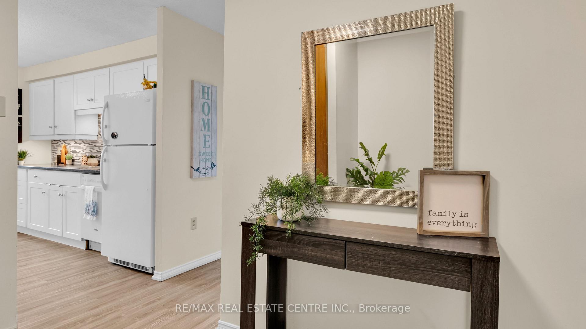 Photo 5 of Unit 1610, 35 Green Valley Drive, Kitchener, Pioneer Park — HOMEH