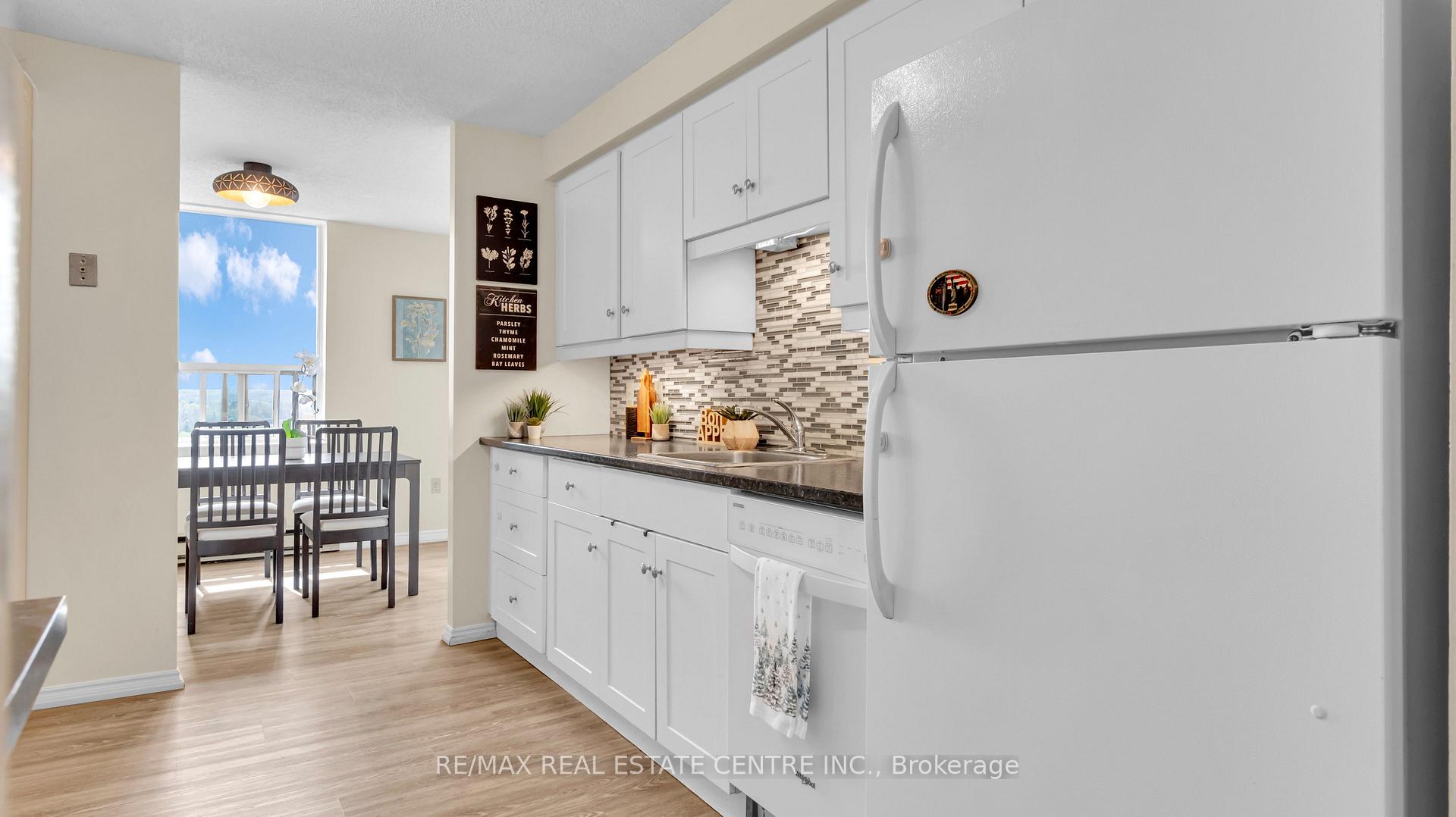 Photo 8 of Unit 1610, 35 Green Valley Drive, Kitchener, Pioneer Park — HOMEH